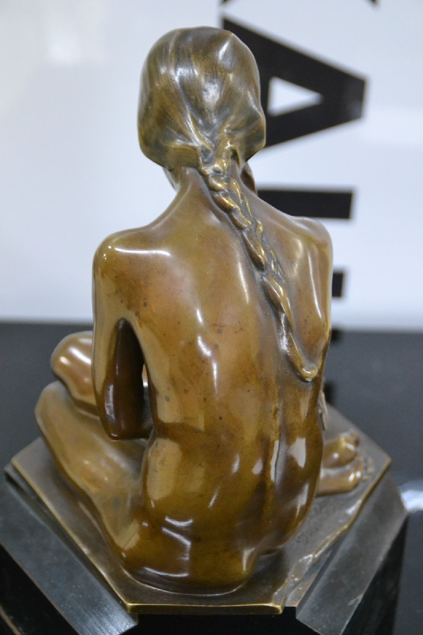 Detail c: Erotika Bronzefigur von Luise Ferdern -Staudinger, 1879 Worms-1967 Darmstadt, Bildhauerklasse bei Ludwig Habich, Studien in Paris, 1908-1917 ...