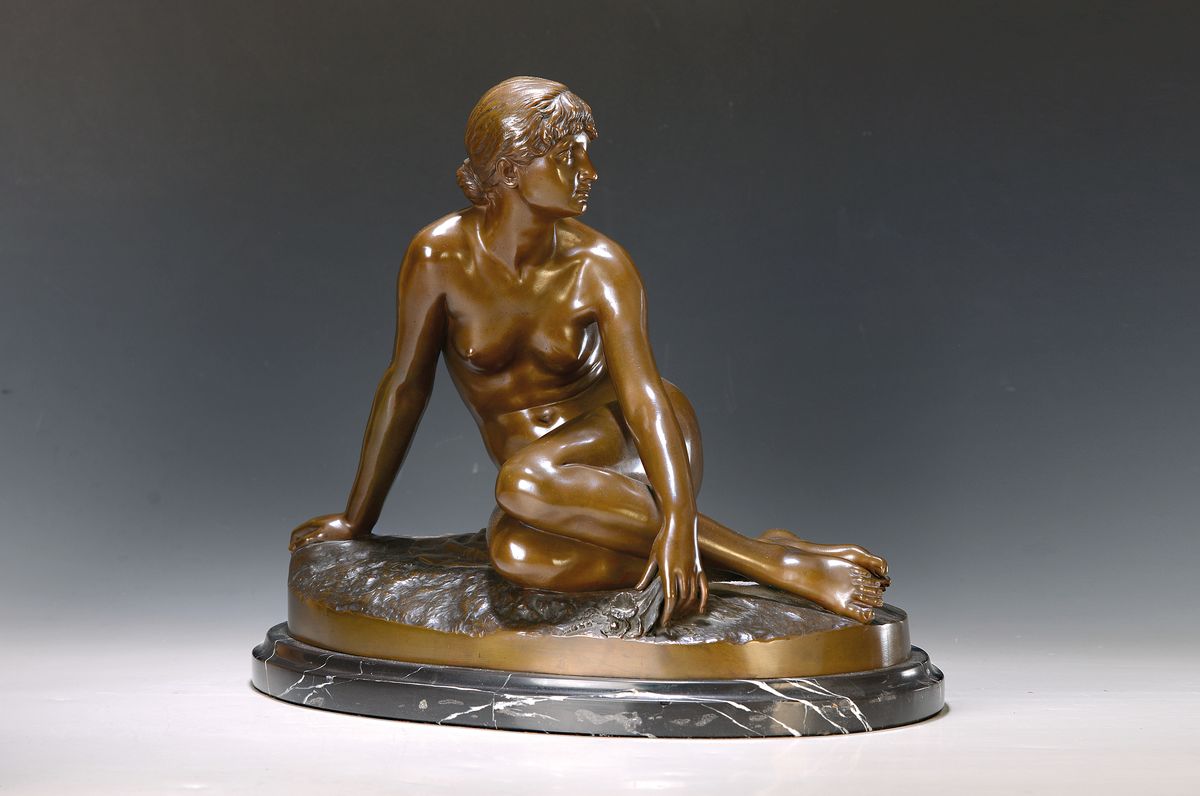 Bronzefigur von Prof. Peter Breuer, 1856 Köln -1930 Berlin, Der Frühling, sitzender Akt, gegossen bei Akt.G. H.Gladenbeck Berlin, signiert, ...