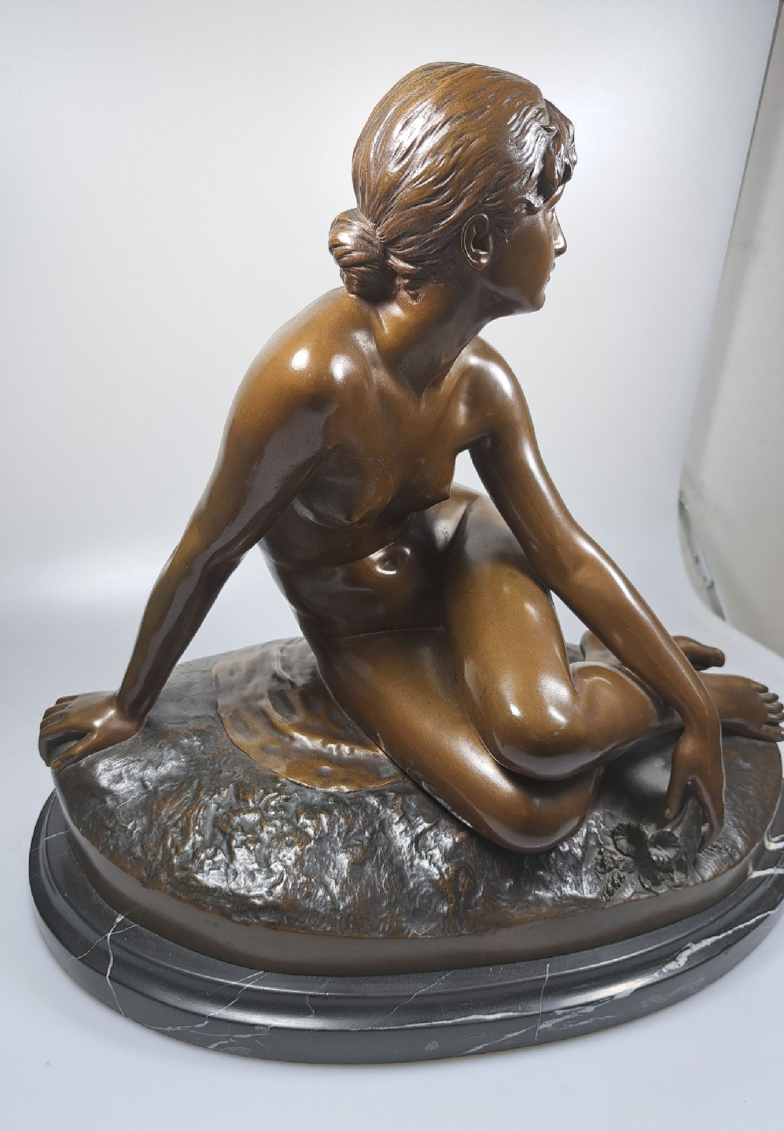 Detail a: Bronzefigur von Prof. Peter Breuer, 1856 Köln -1930 Berlin, Der Frühling, sitzender Akt, gegossen bei Akt.G. H.Gladenbeck Berlin, signiert, ...
