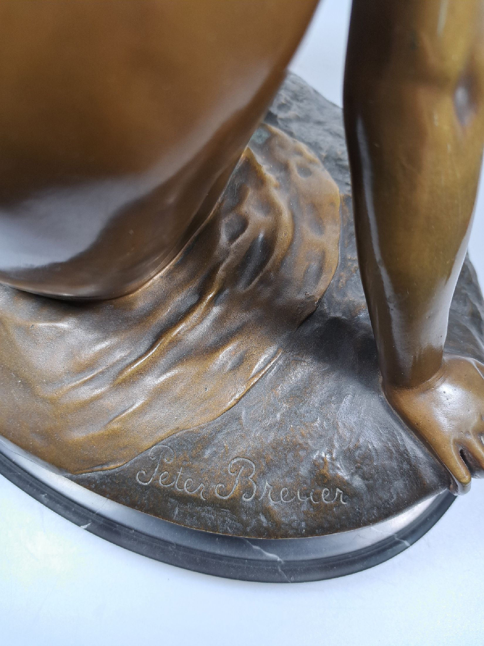 Detail f: Bronzefigur von Prof. Peter Breuer, 1856 Köln -1930 Berlin, Der Frühling, sitzender Akt, gegossen bei Akt.G. H.Gladenbeck Berlin, signiert, ...