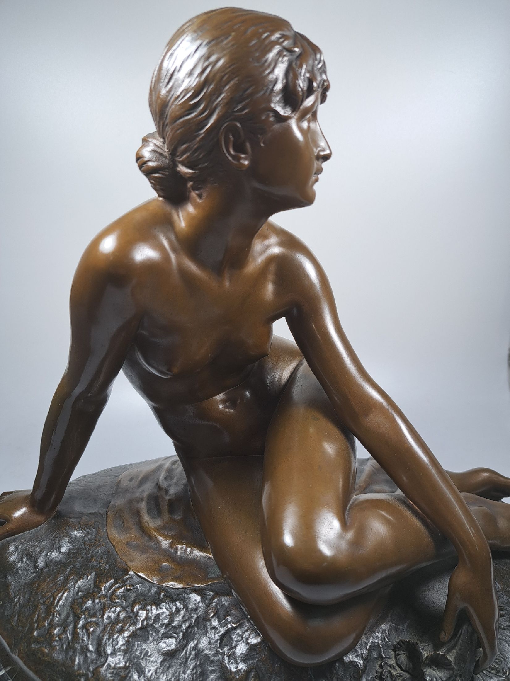 Detail i: Bronzefigur von Prof. Peter Breuer, 1856 Köln -1930 Berlin, Der Frühling, sitzender Akt, gegossen bei Akt.G. H.Gladenbeck Berlin, signiert, ...