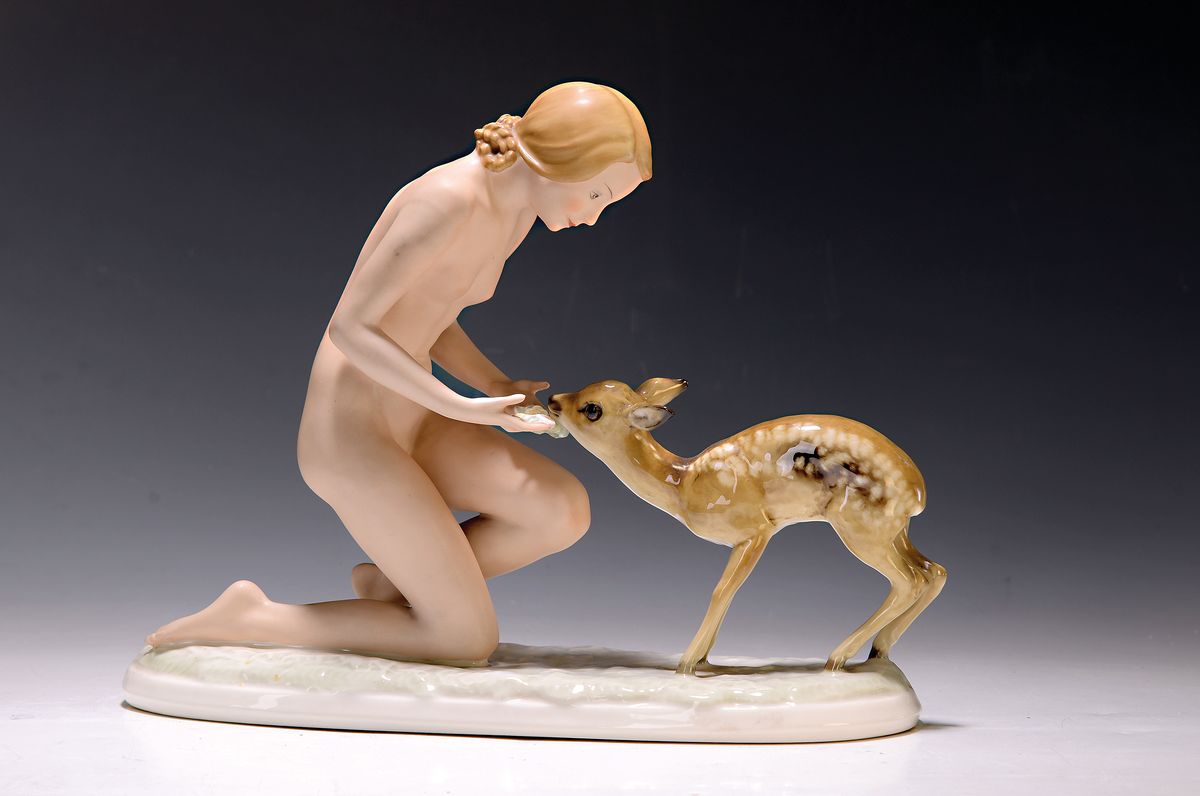 Porzellanfigur, Hutschenreuther Kunstabteilung, Entwurf C. Werner, Akt mit Reh, bunt bemalt, ca. 25x33cm