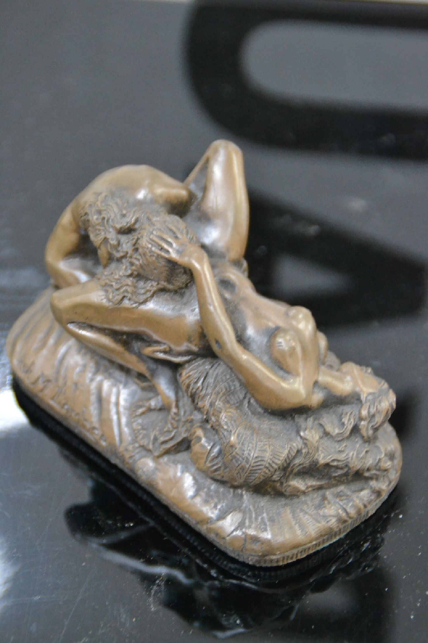 Detail c: Nach Jef Lambeaux, 1852 Antwerpen-1908 Brüssel, Bronzeskulptur, gleichgeschlechtliches Liebespaar beim Akt, Ausformung nach Lambeaux, patiniert, ...