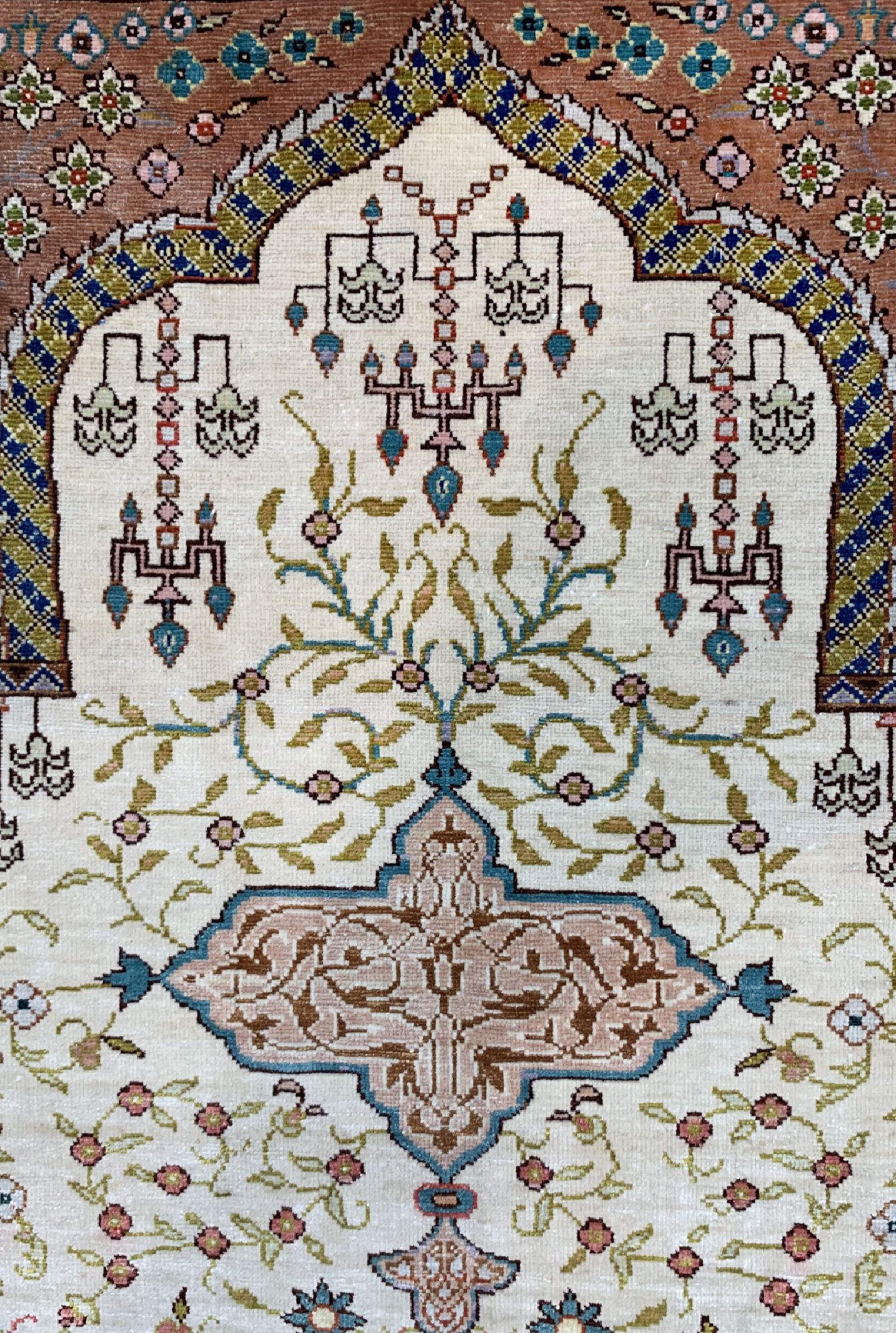 Detail b: Hereke Seide fein, signiert, Türkei, um 1960, reine Naturseide, ca. 104 x 65 cm, ca. 1,0 Mio. Kn/qm, EHZ: 1