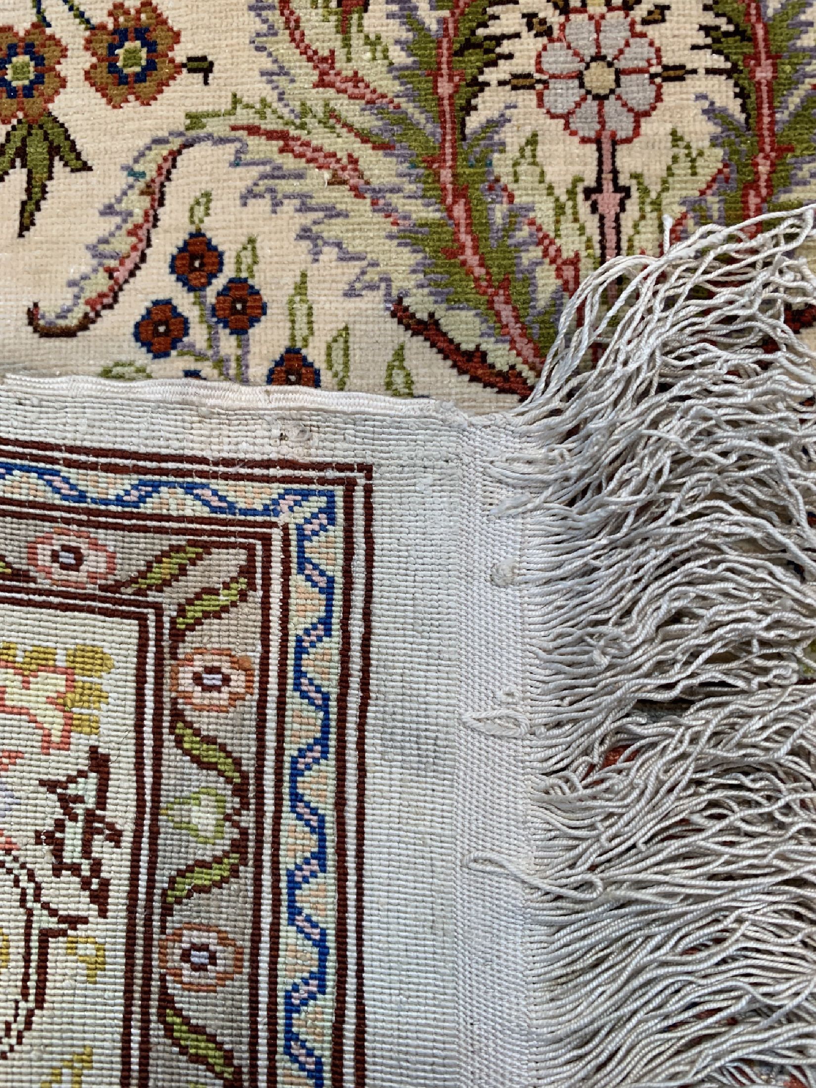 Detail e: Hereke Seide fein, signiert, Türkei, um 1960, reine Naturseide, ca. 104 x 65 cm, ca. 1,0 Mio. Kn/qm, EHZ: 1