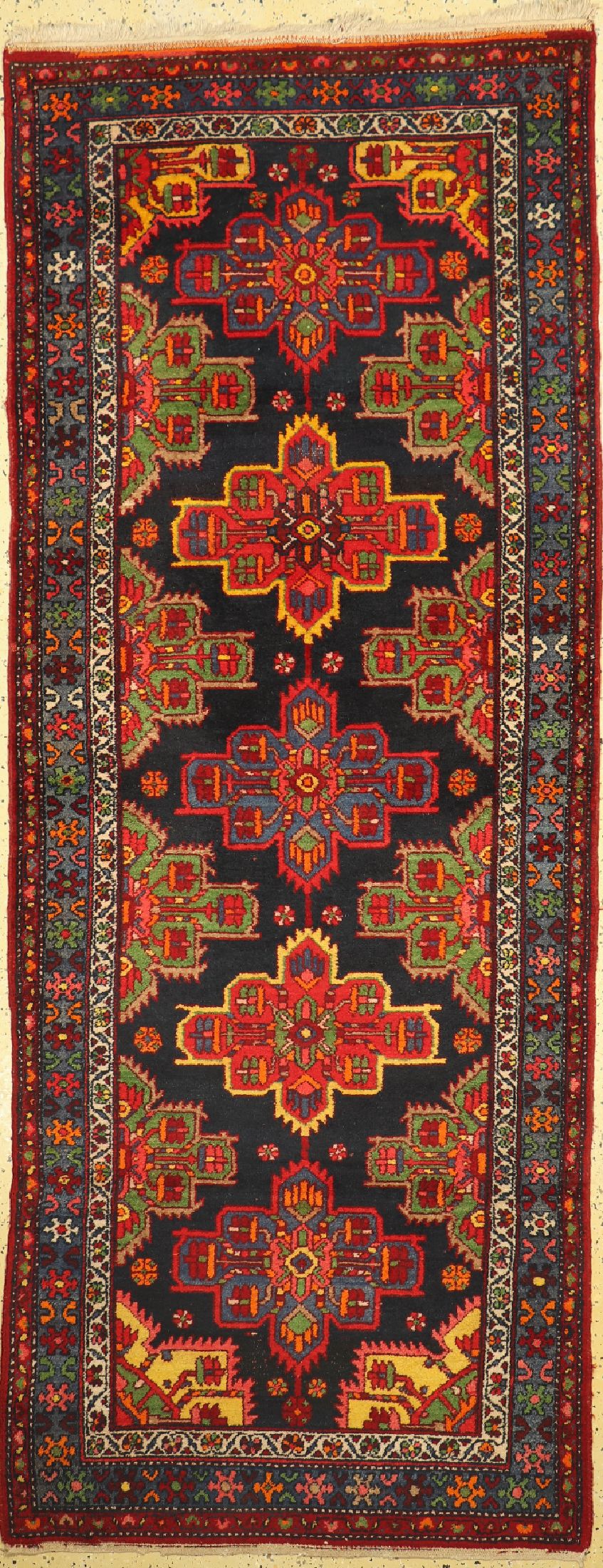 Hamadan alt, Persien, um 1950, Wolle auf Baumwolle, ca. 265 x 105 cm, EHZ: 2