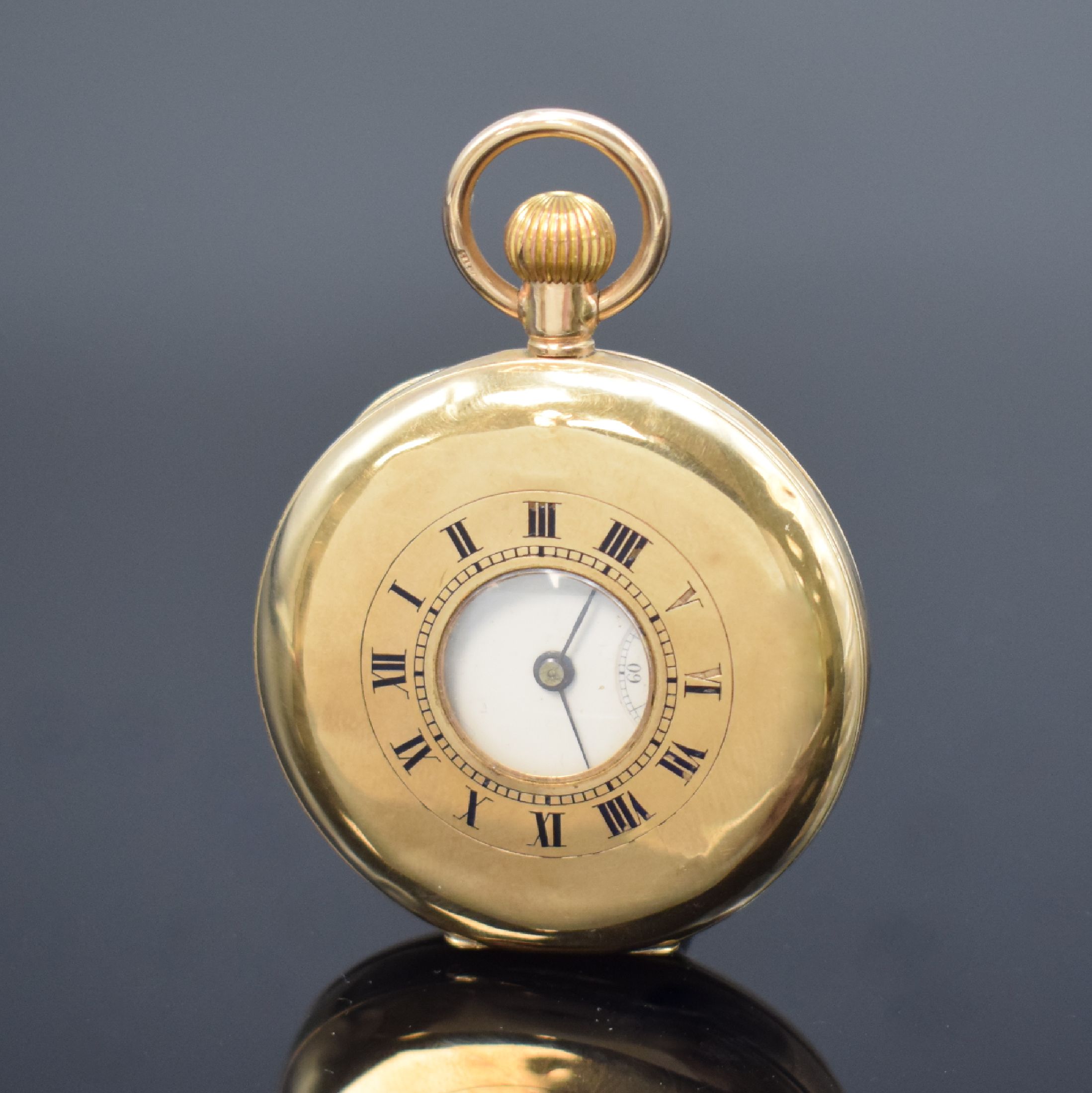 Detail a: Halbsavonette Herrentaschenuhr in Roségold 375/000, Schweiz/England um 1920, glattes 3 Deckel Goldgeh. dell., Sprungdeckel m. email. Zahlen, 2-teil. ...