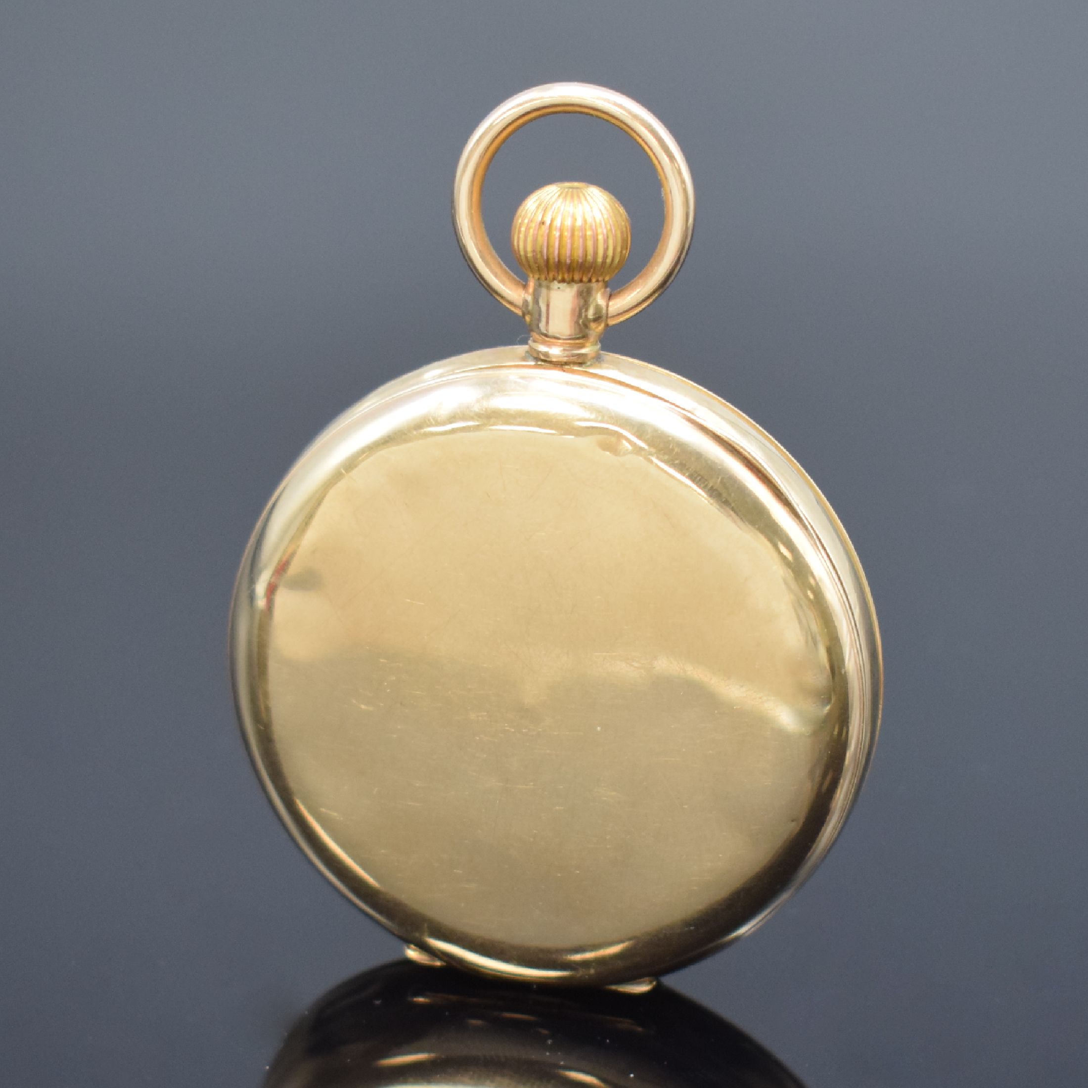 Detail b: Halbsavonette Herrentaschenuhr in Roségold 375/000, Schweiz/England um 1920, glattes 3 Deckel Goldgeh. dell., Sprungdeckel m. email. Zahlen, 2-teil. ...