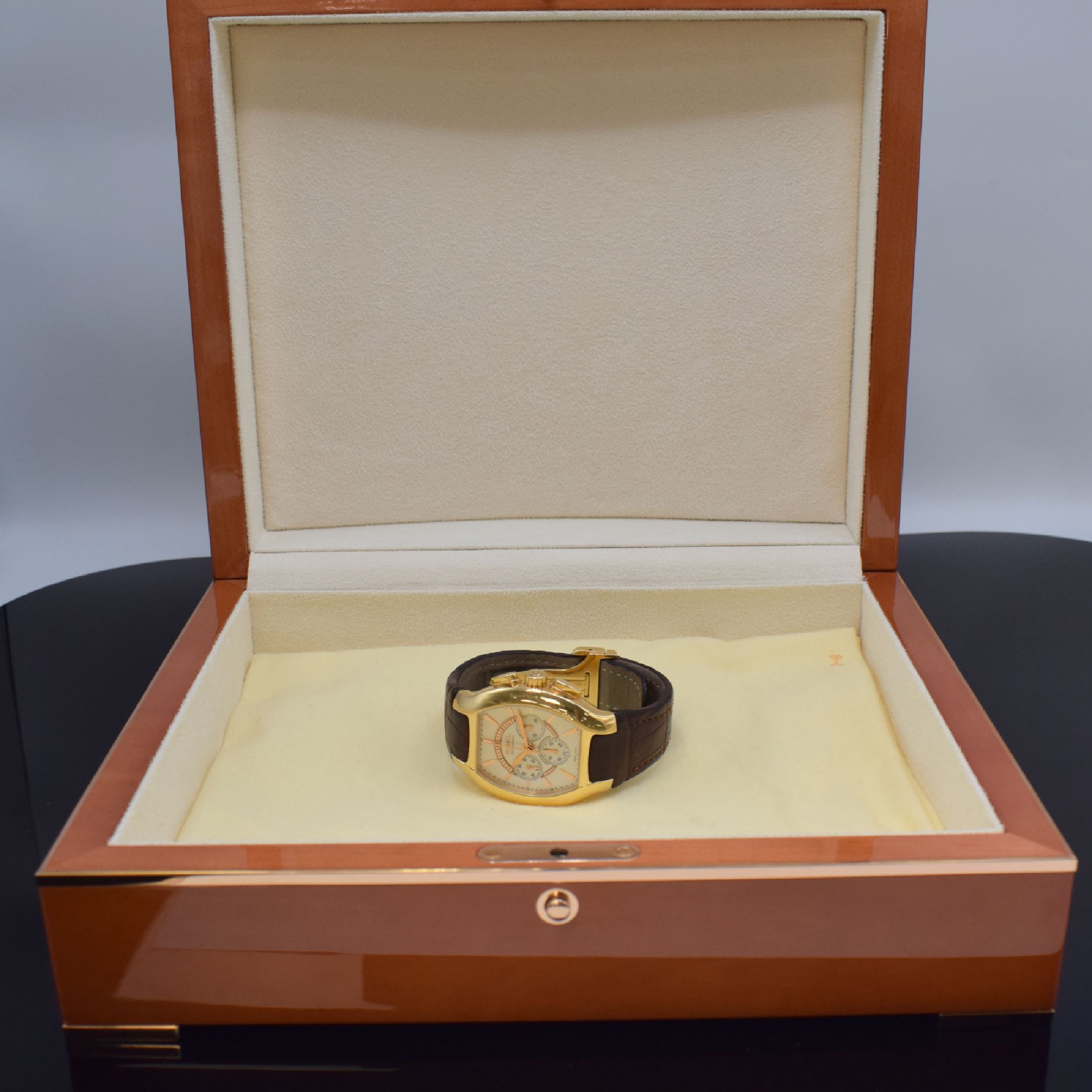 Detail o: EBEL Ebellissimo große, 170g schwere Herrenarmbanduhr mit Chronograph in RoseG 750/000 Chronometer Referenz 5137G41, Schweiz um 2008, Automatik, ...