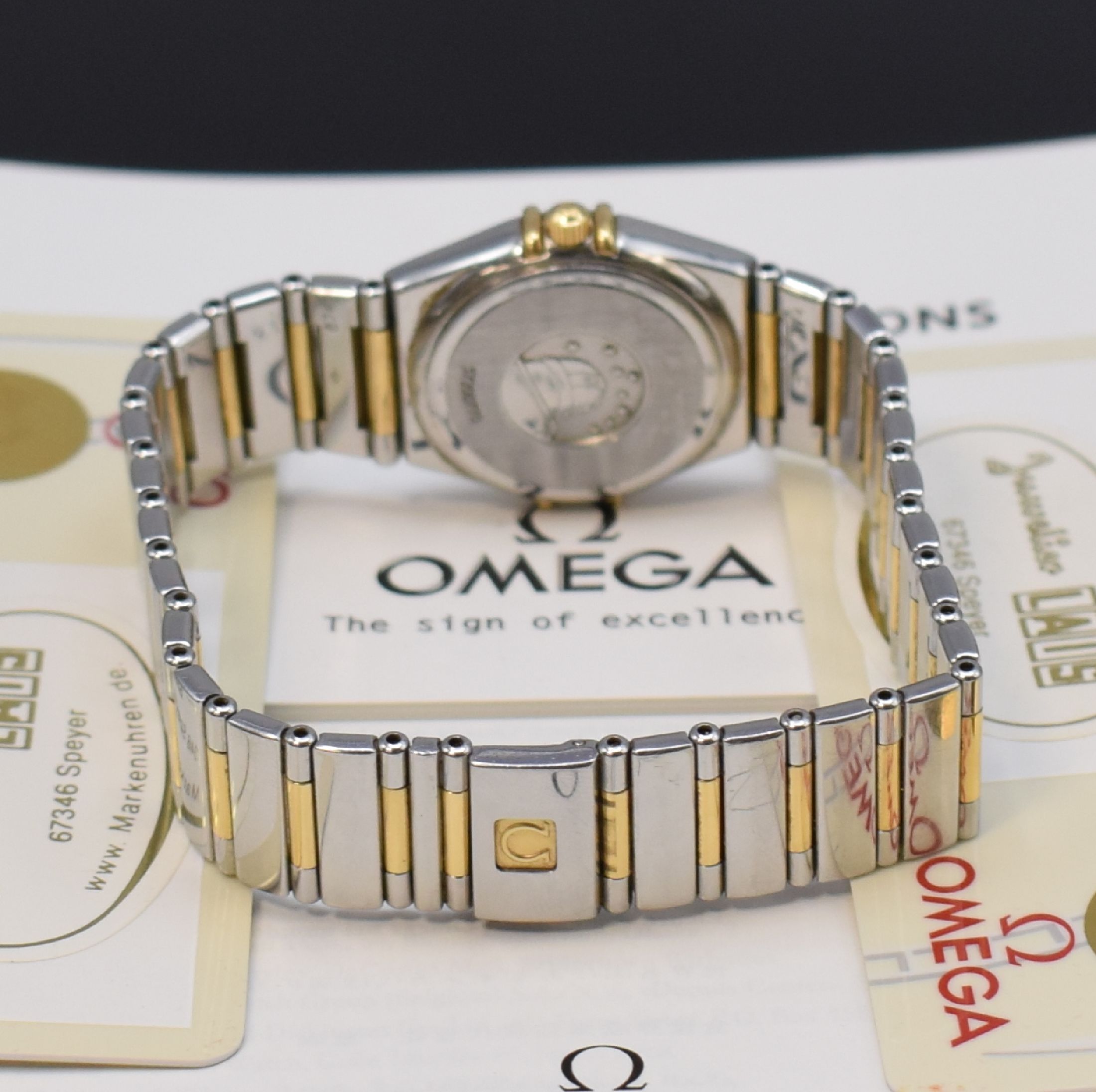 Detail b: OMEGA Constellation My Choice Damenarmbanduhr in Edelstahl/Gold mit Diamanten Referenz 13767100, Schweiz verk. lt. beil. Pap. 01/2001, quarz, Boden ...