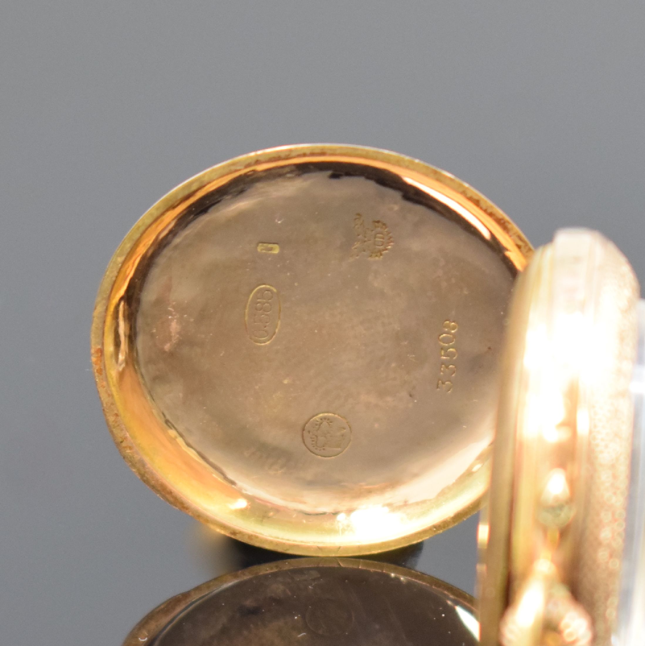 Detail b: Offene Taschenuhr in GG 585/000, Schweiz um 1900, floral grav. Geh. dell., Metallcuvette, Emailzifferbl. m. arab. Zahlen l. riss. b. 3, gold. Zeiger, ...