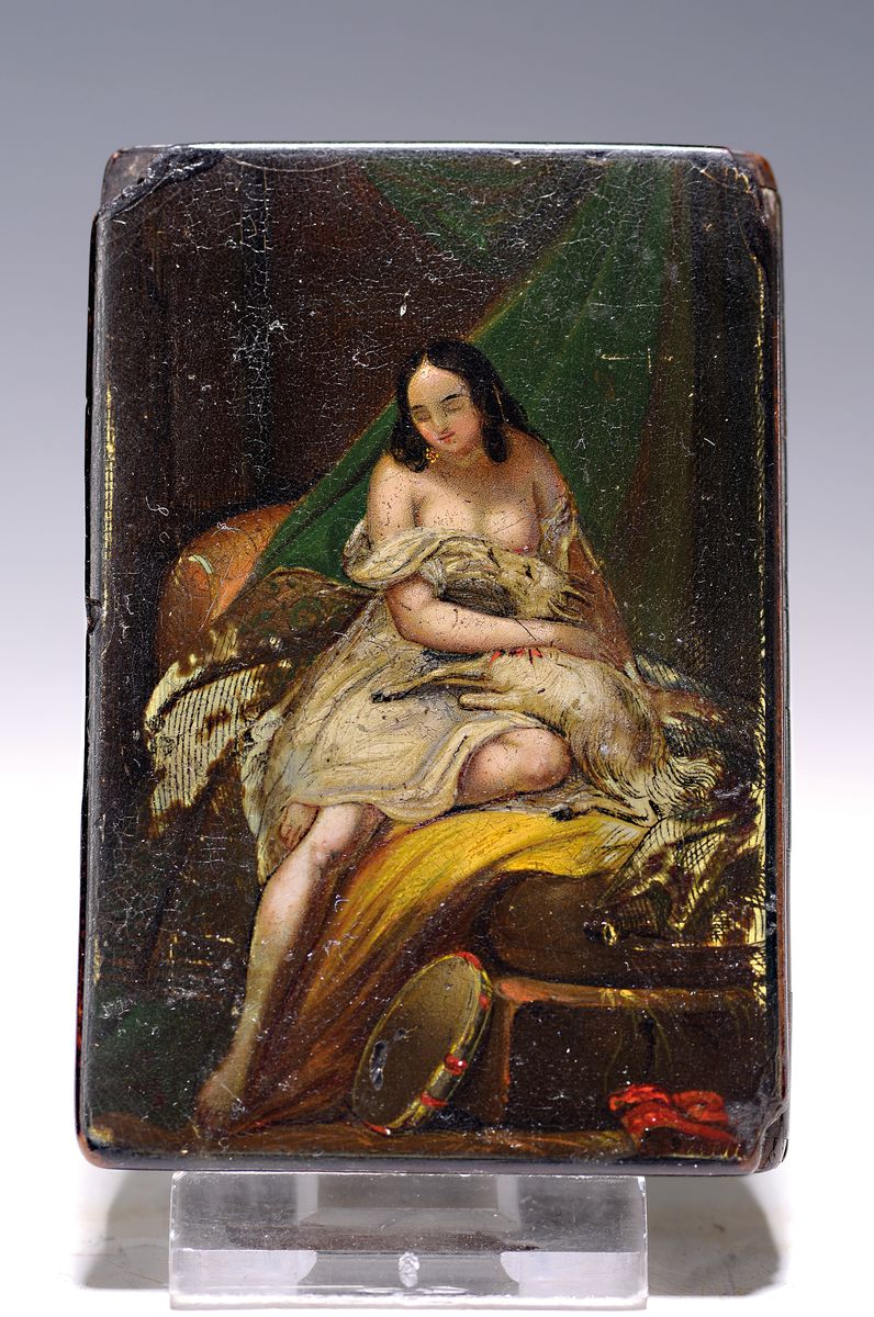 Deckeldose/Tabakdose, wohl Johann Paul Hahn, um 1830, im Boudoir, sinnliche Darstellung einer jungen, leicht bekleideten Frau mit Ziege, Lack, ...
