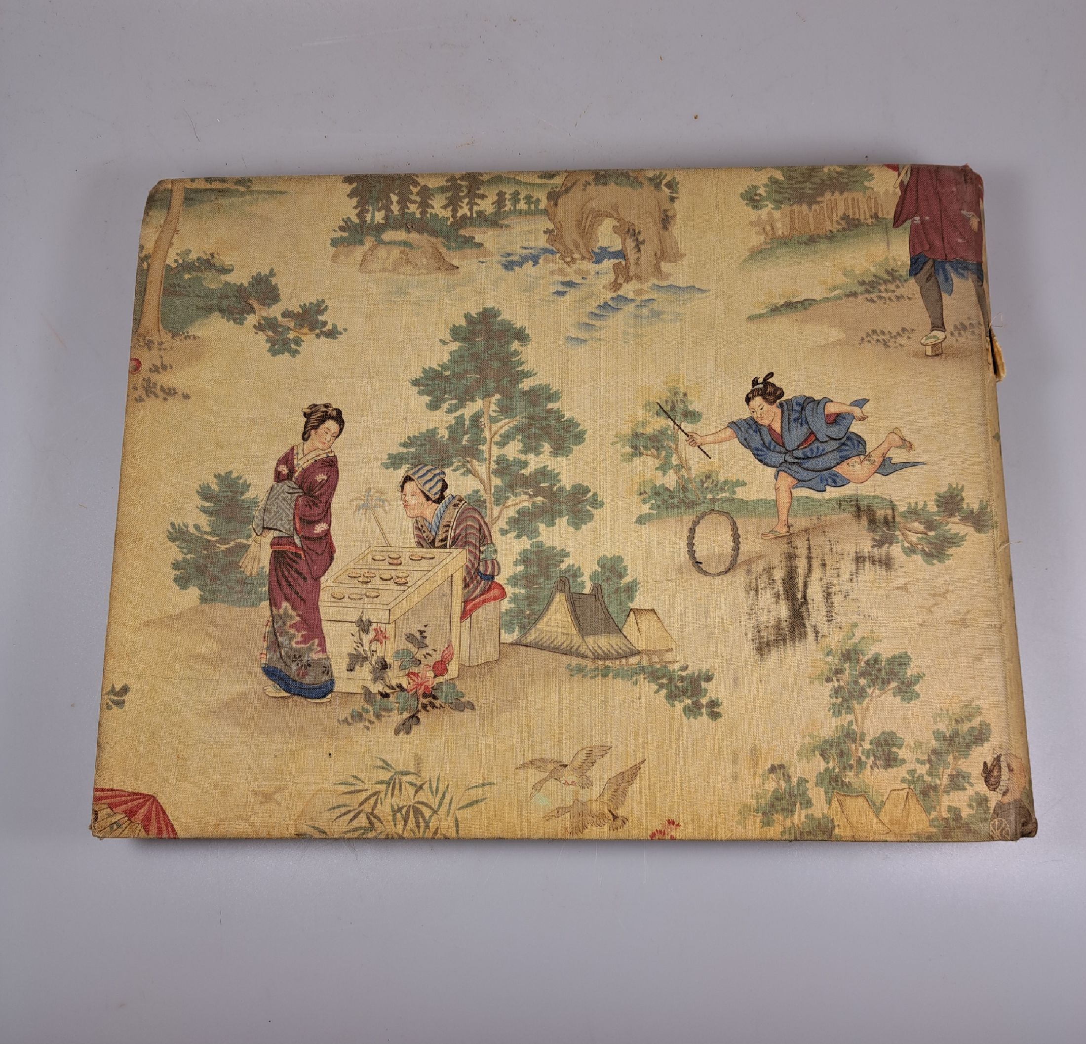 Detail b: Album mit 45 erotischen Malereien, China, späte Quing-Dynastie/2.Hälfte 19.Jh., Tuscheund Pigment auf Seide, kräftige Farbigkeit, auf Karton ...