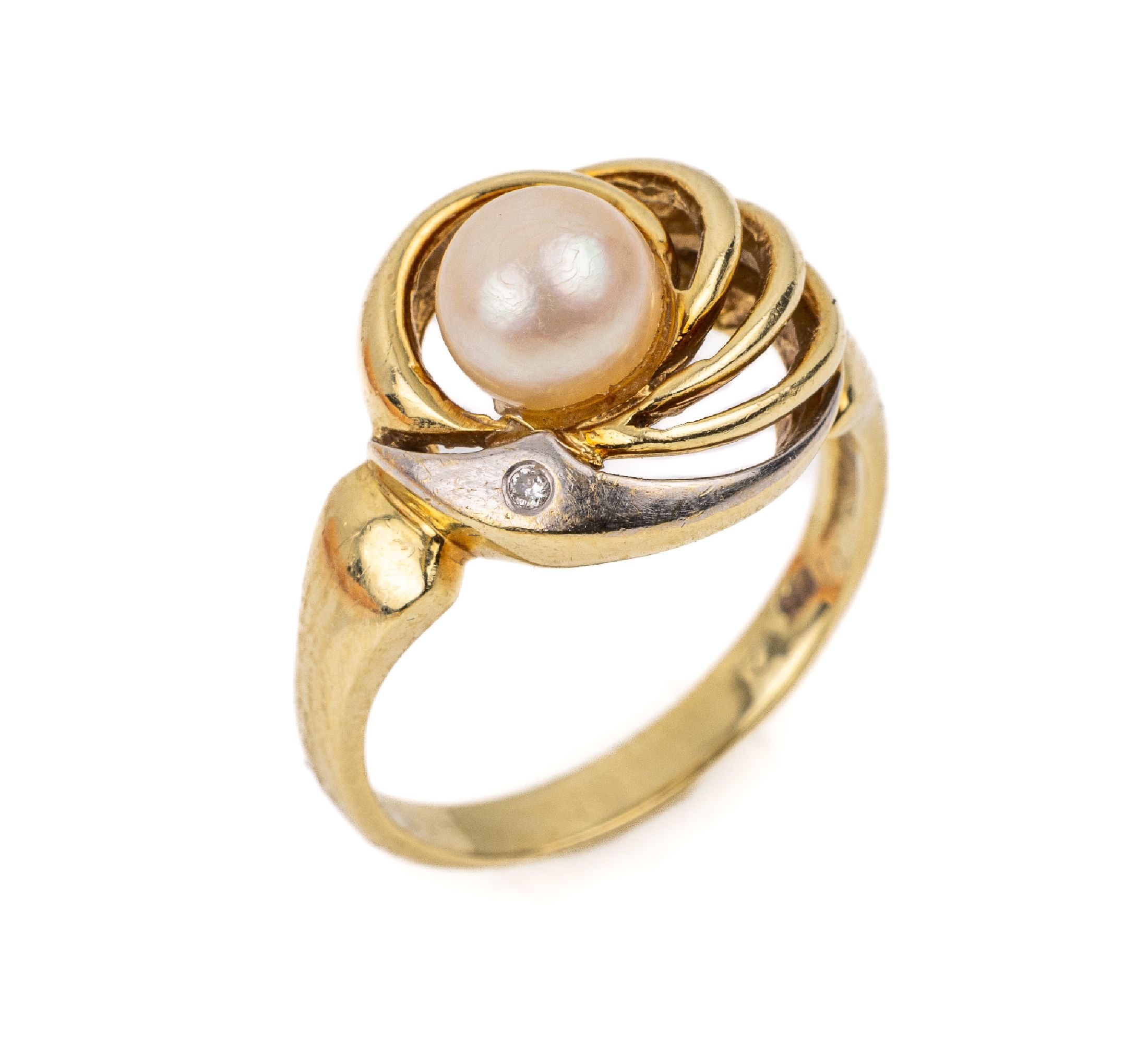 14 kt Gold Zuchtperl-Ring, GG/WG 585/000, Zuchtperld. ca. 6.3 mm, kl. Diamant in WG gefasst, offen gearbeitet, RW 54, ca. 5.0 g