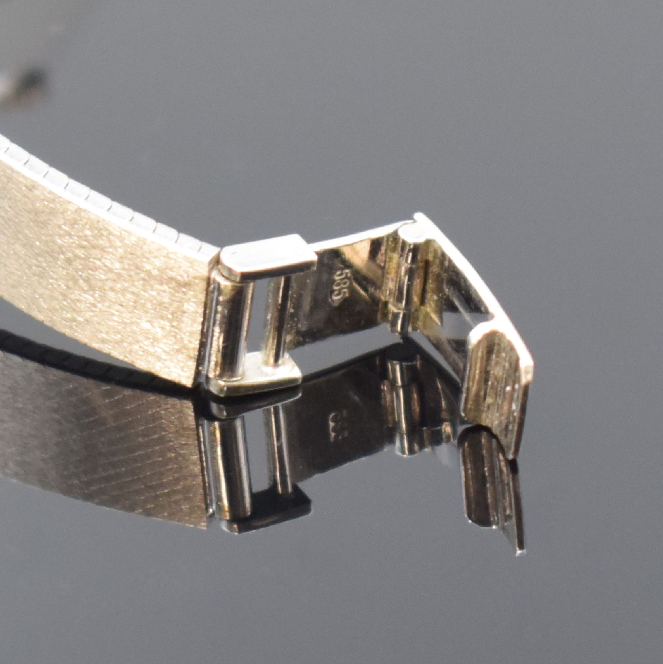 Detail c: BULOVA Damengoldbanduhr in WG 585/000, Schweiz um 1975, quarz, Boden aufgedr., silb. Zifferbl. m. aufgel. Std.-Ind., geschw. Zeiger, M. ca. 21 x 21 ...