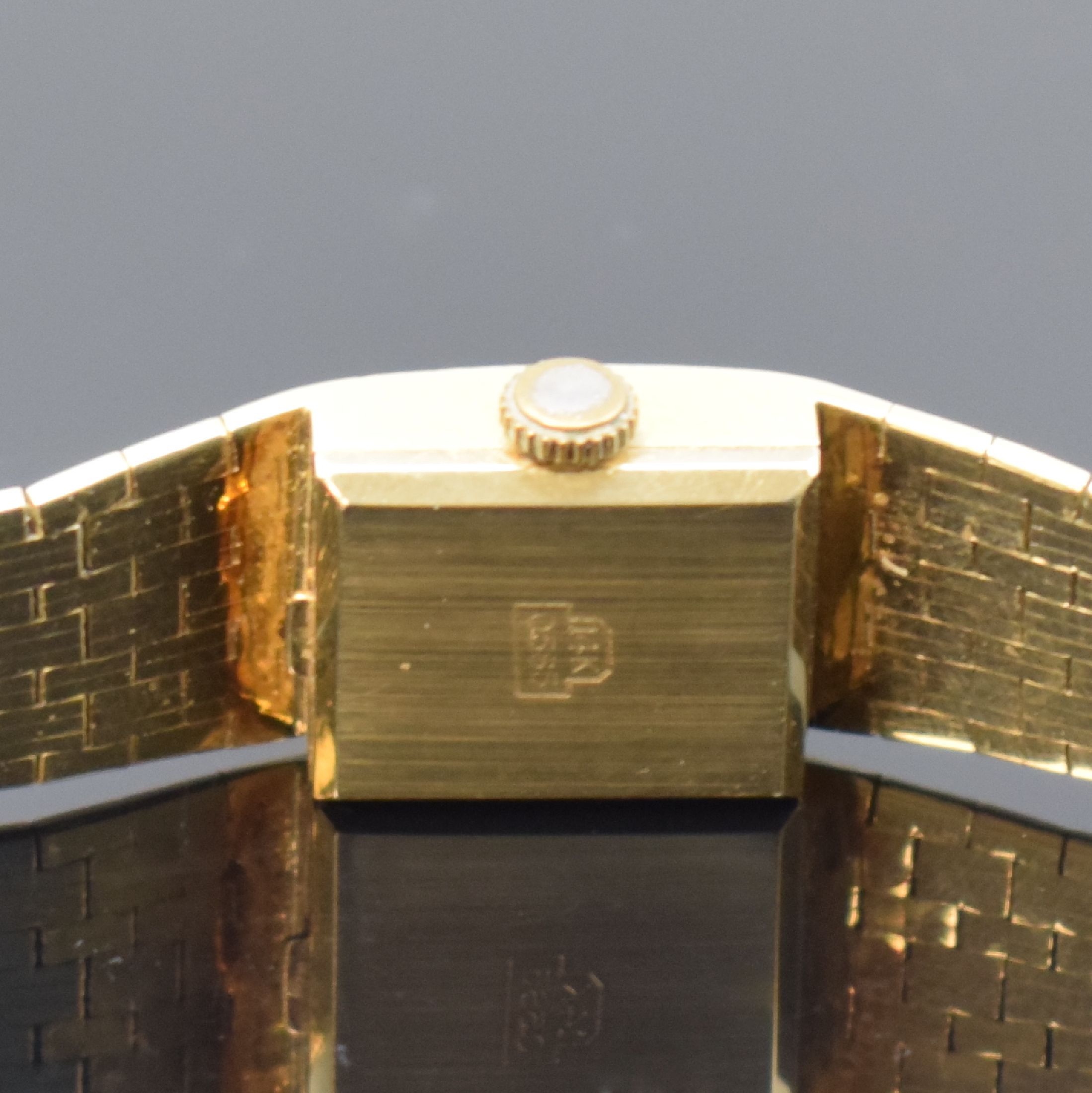 Detail c: AMARA Damenarmbanduhr in GG 585/000, Deutschland um 1970, Handaufzug, 2-teil. Geh., Boden aufgedr., Milanaiseband, silb. Zifferbl., m. aufges. ...