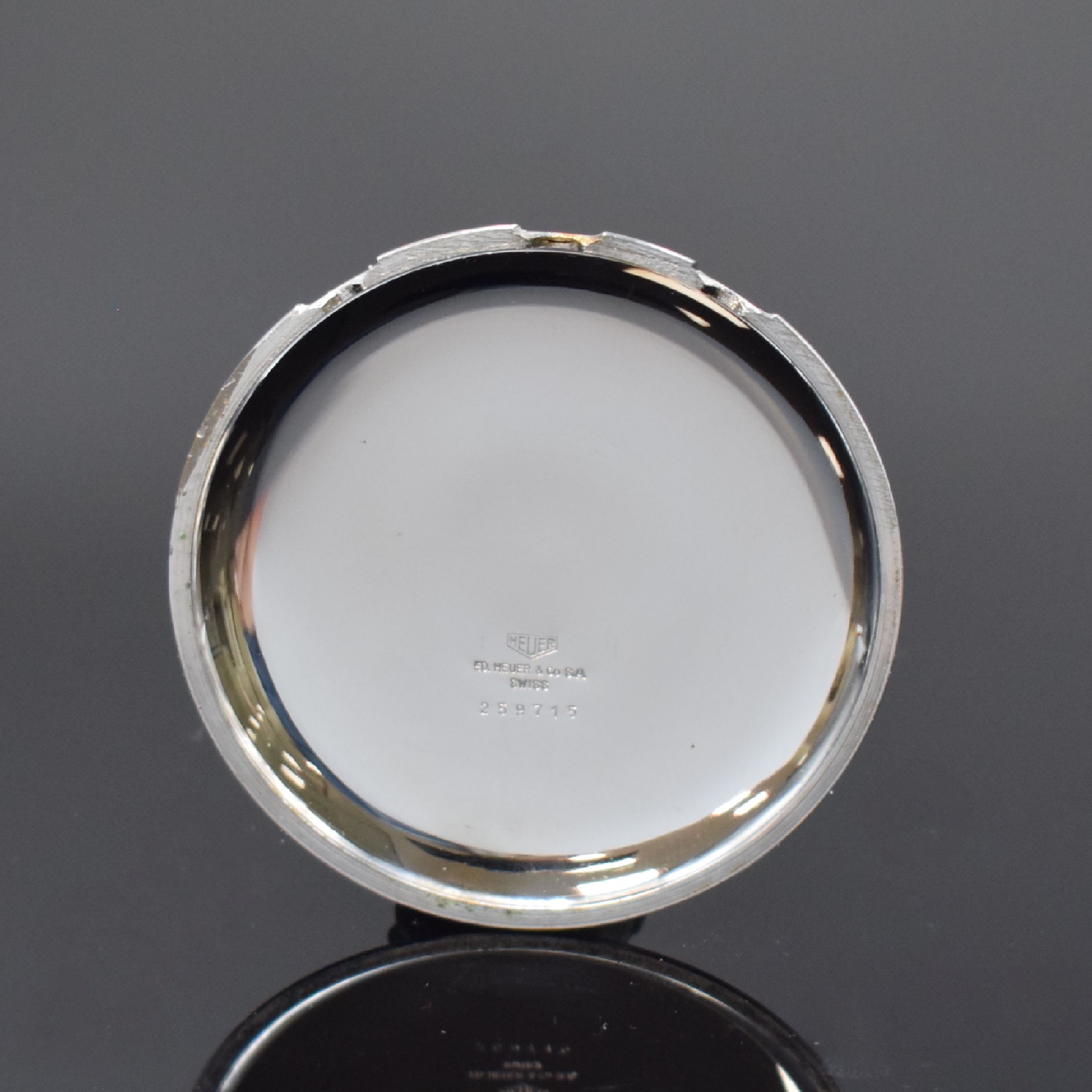 Detail d: HEUER Taschenuhr Schaltradchronograph mit Schleppzeigerfunktion Referenz 570, Schweiz um 1968, verchr. Metallgeh., emailfarb. Kontrastzifferblatt mit ...