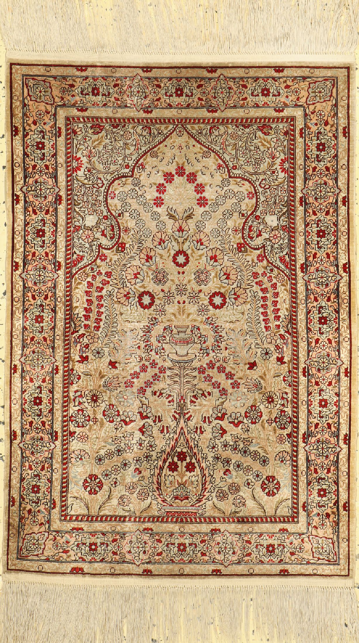 Hereke seide fein, China, ca. 50 Jahre, reine Naturseide, ca. 92 x 63 cm, ca. 1,0 Mio.Kn/qm, EHZ: 2