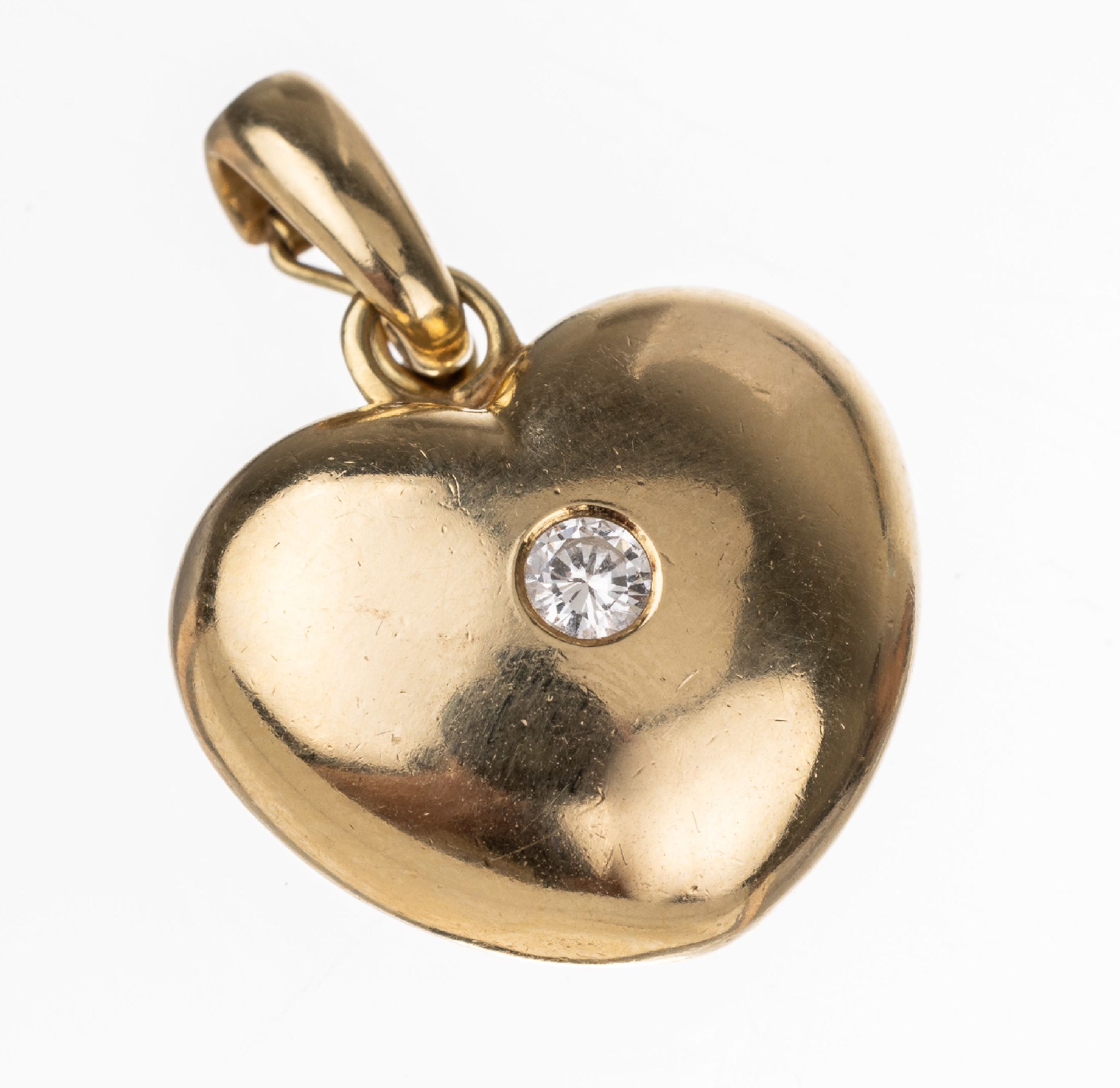 14 kt Gold Brillant-Herzclipanhänger, GG 585/000, mittig Brillant ca. 0.12 ct (grav.) Weiß/vs, ca. 3 x 2 cm, ca. 5.6 g