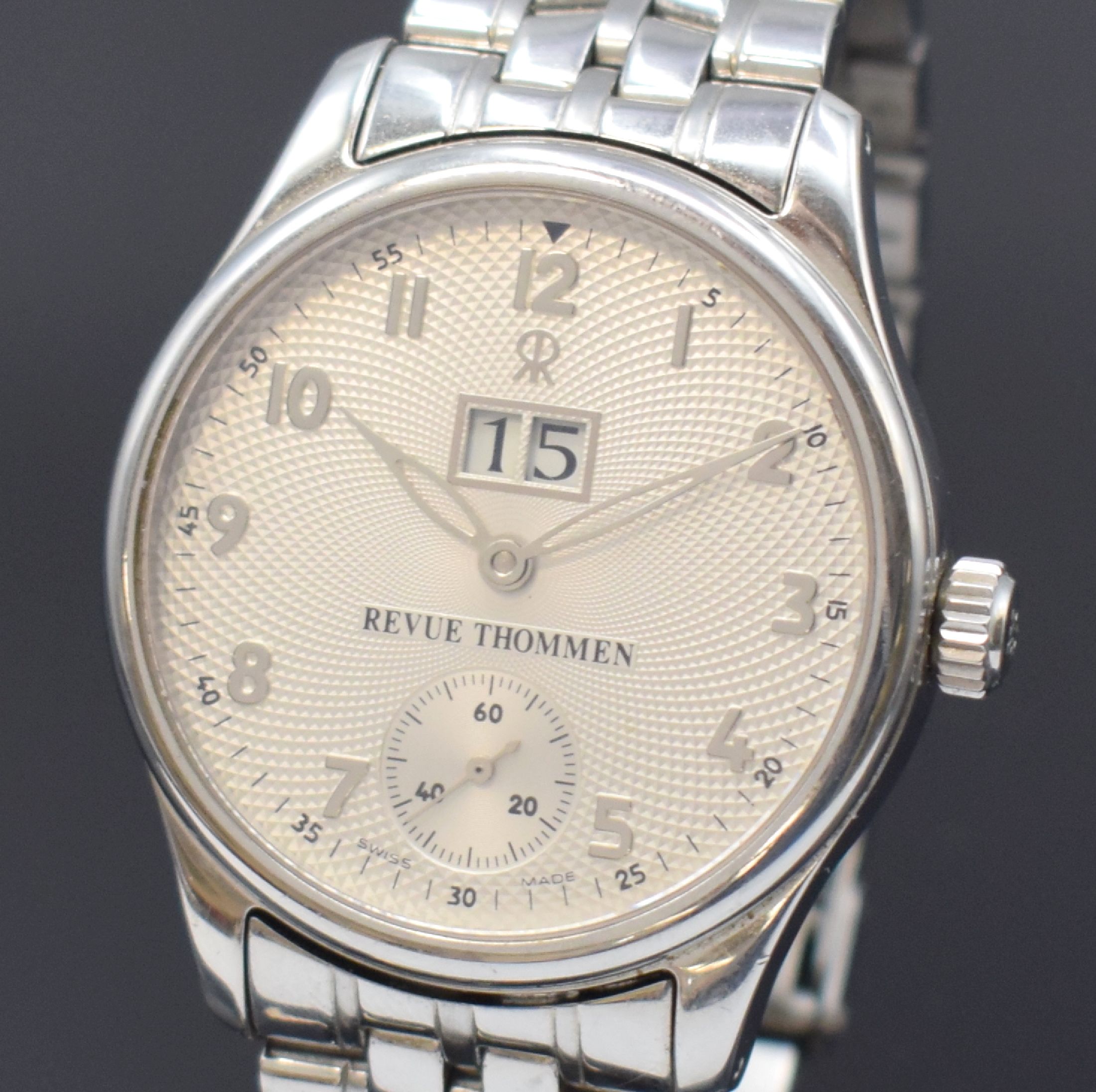 Detail a: REVUE THOMMEN Airspeed Herrenarmbanduhr in Stahl, Schweiz um 2015, Handaufzug, beids. vergl. Geh., Saphirglas, neutr. Stahlband m. Faltschl., Boden ...