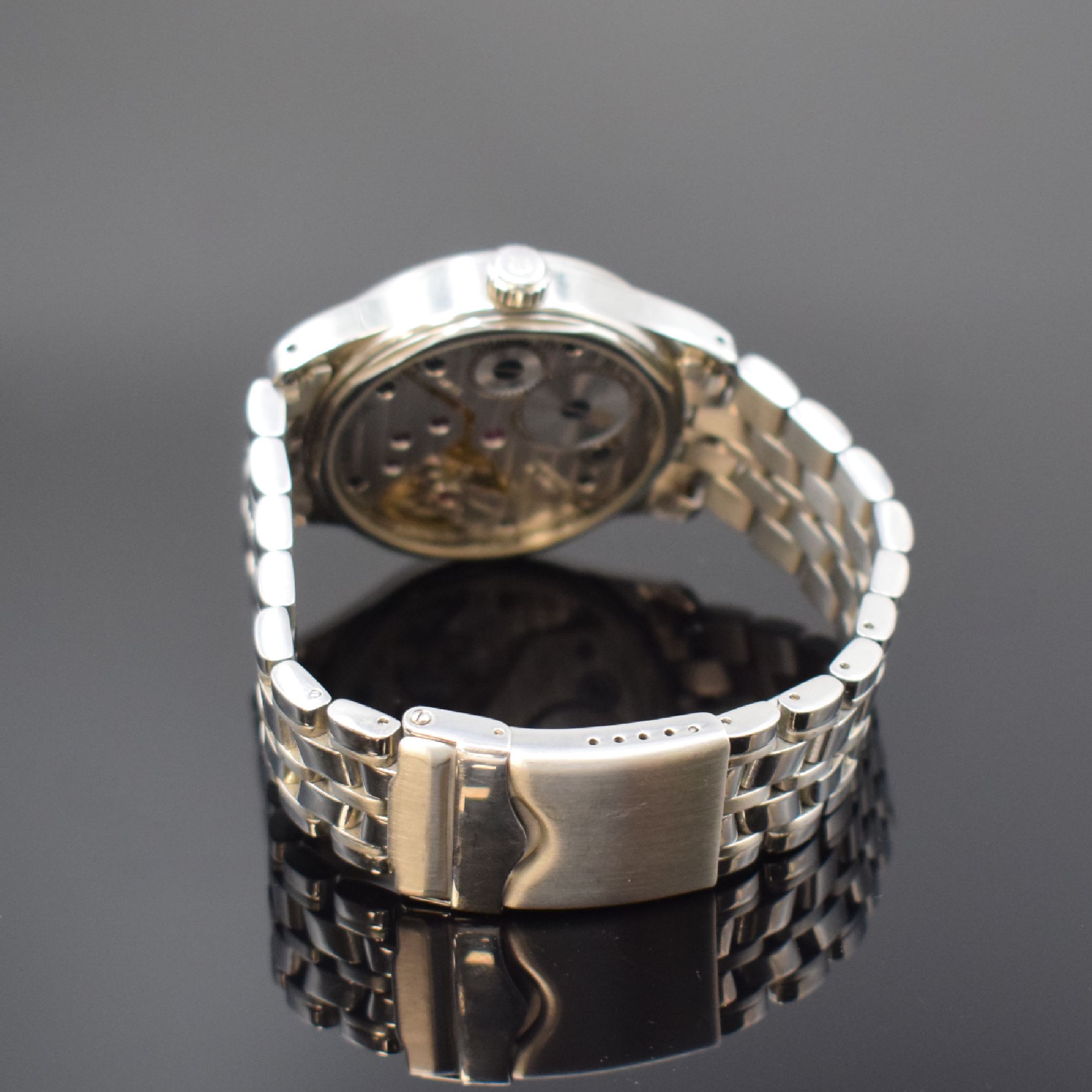 Detail b: REVUE THOMMEN Airspeed Herrenarmbanduhr in Stahl, Schweiz um 2015, Handaufzug, beids. vergl. Geh., Saphirglas, neutr. Stahlband m. Faltschl., Boden ...