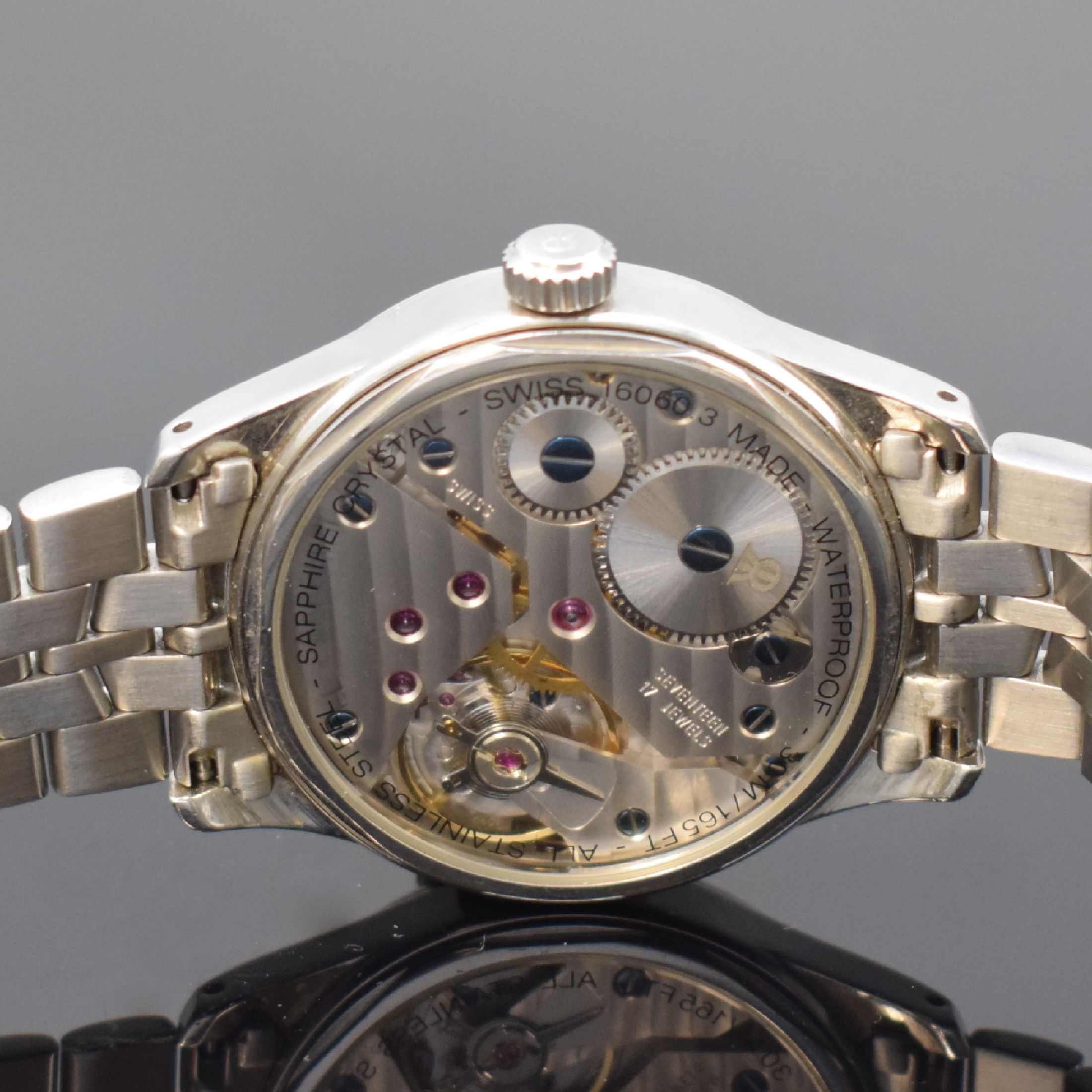 Detail d: REVUE THOMMEN Airspeed Herrenarmbanduhr in Stahl, Schweiz um 2015, Handaufzug, beids. vergl. Geh., Saphirglas, neutr. Stahlband m. Faltschl., Boden ...