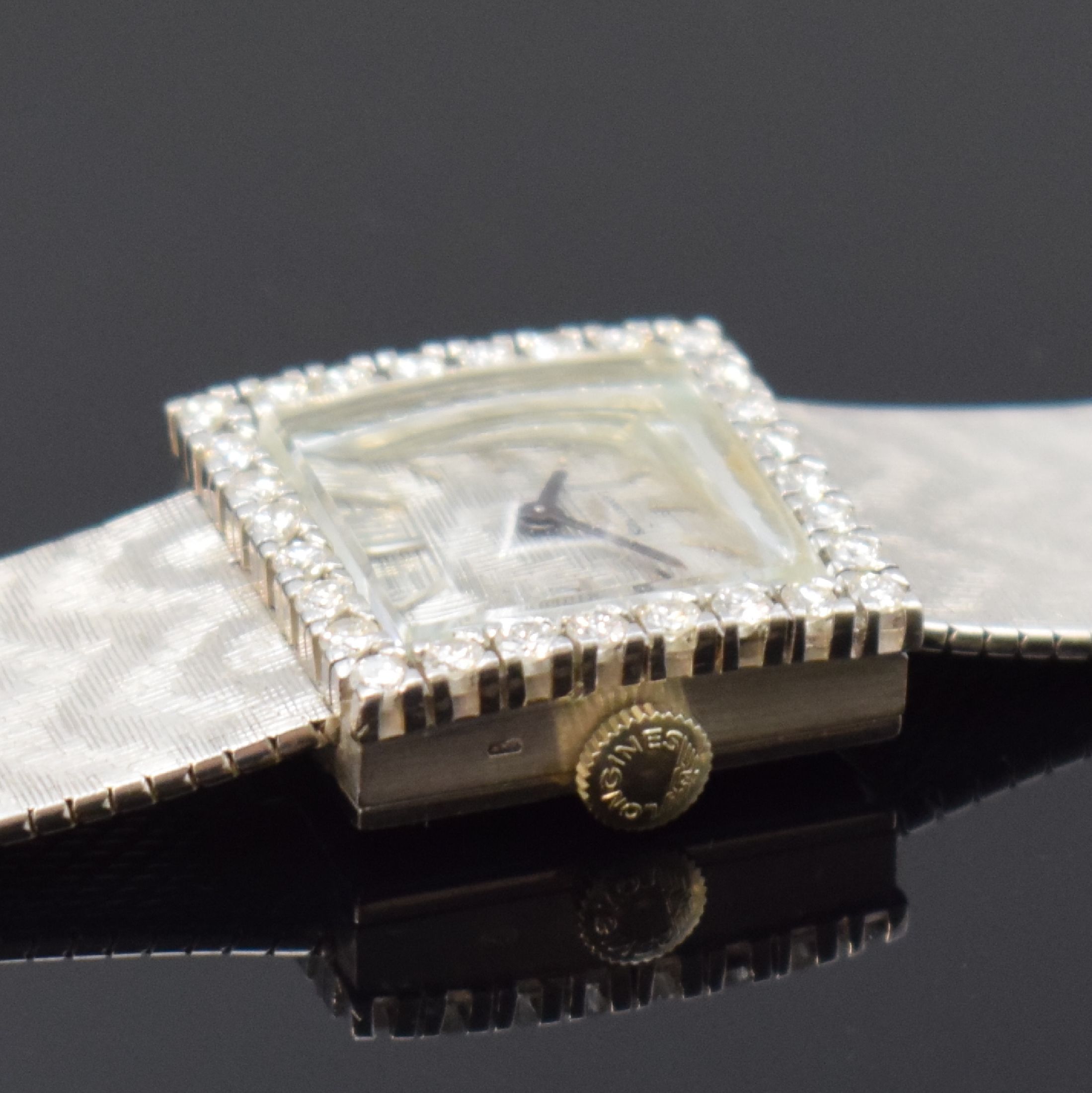 Detail d: LONGINES Damenarmbanduhr in WG 750/000 mit Diamanten, Schweiz um 1966, Handaufzug, 2- teil. Geh., Boden aufgedr., Lünette aufwendig m. Diamanten ...