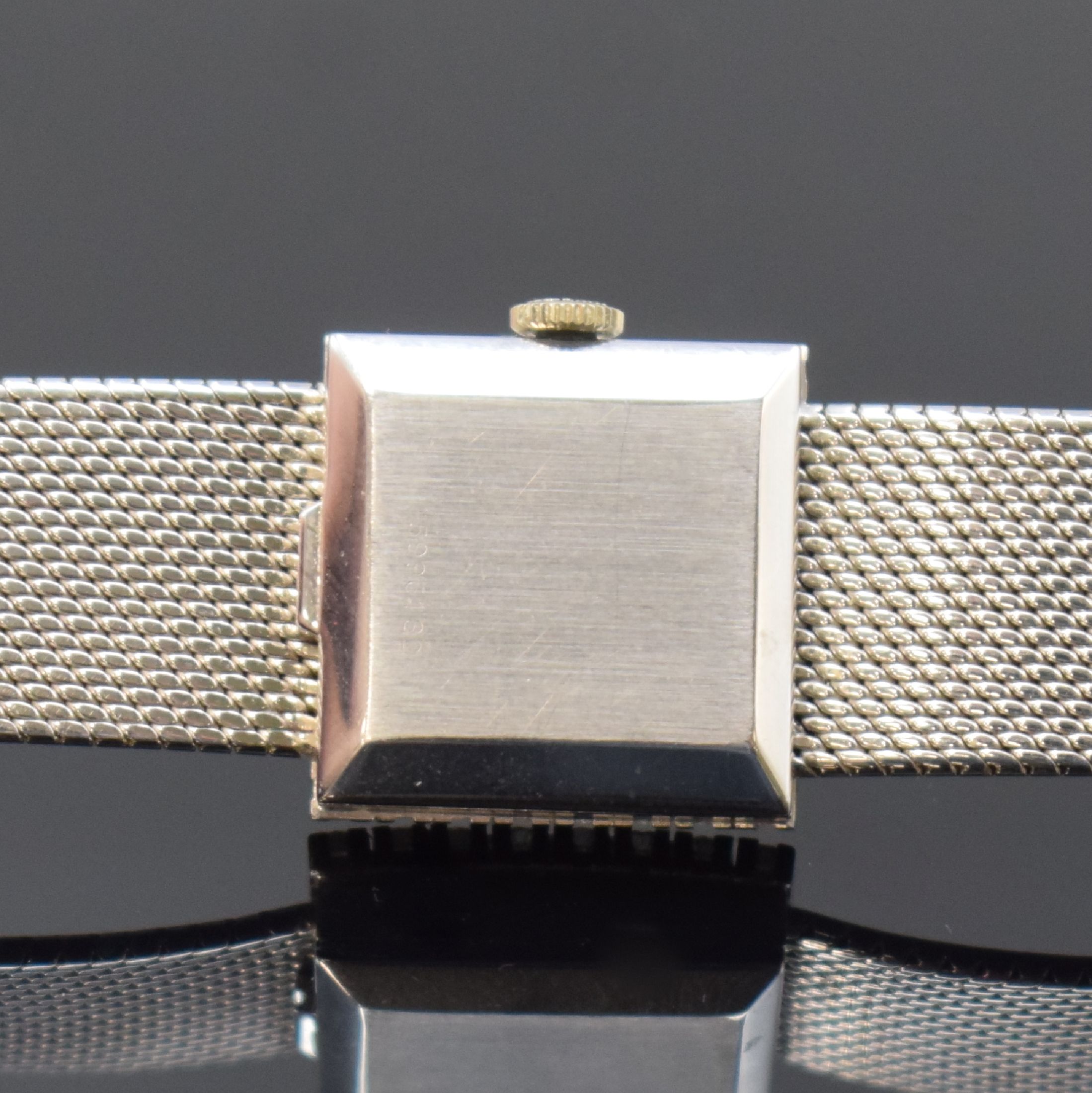Detail e: LONGINES Damenarmbanduhr in WG 750/000 mit Diamanten, Schweiz um 1966, Handaufzug, 2- teil. Geh., Boden aufgedr., Lünette aufwendig m. Diamanten ...