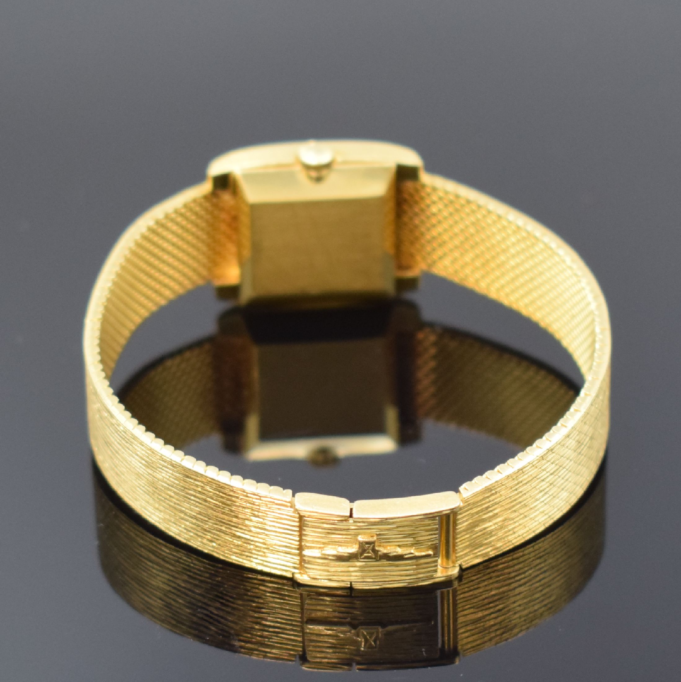 Detail b: LONGINES Damenarmbanduhr in GG 750/000, Schweiz um 1967, Handaufzug, 2-teil. Geh., Boden aufgedr., Milanaiseband, gold. Zifferbl. altersbed. fl., ...