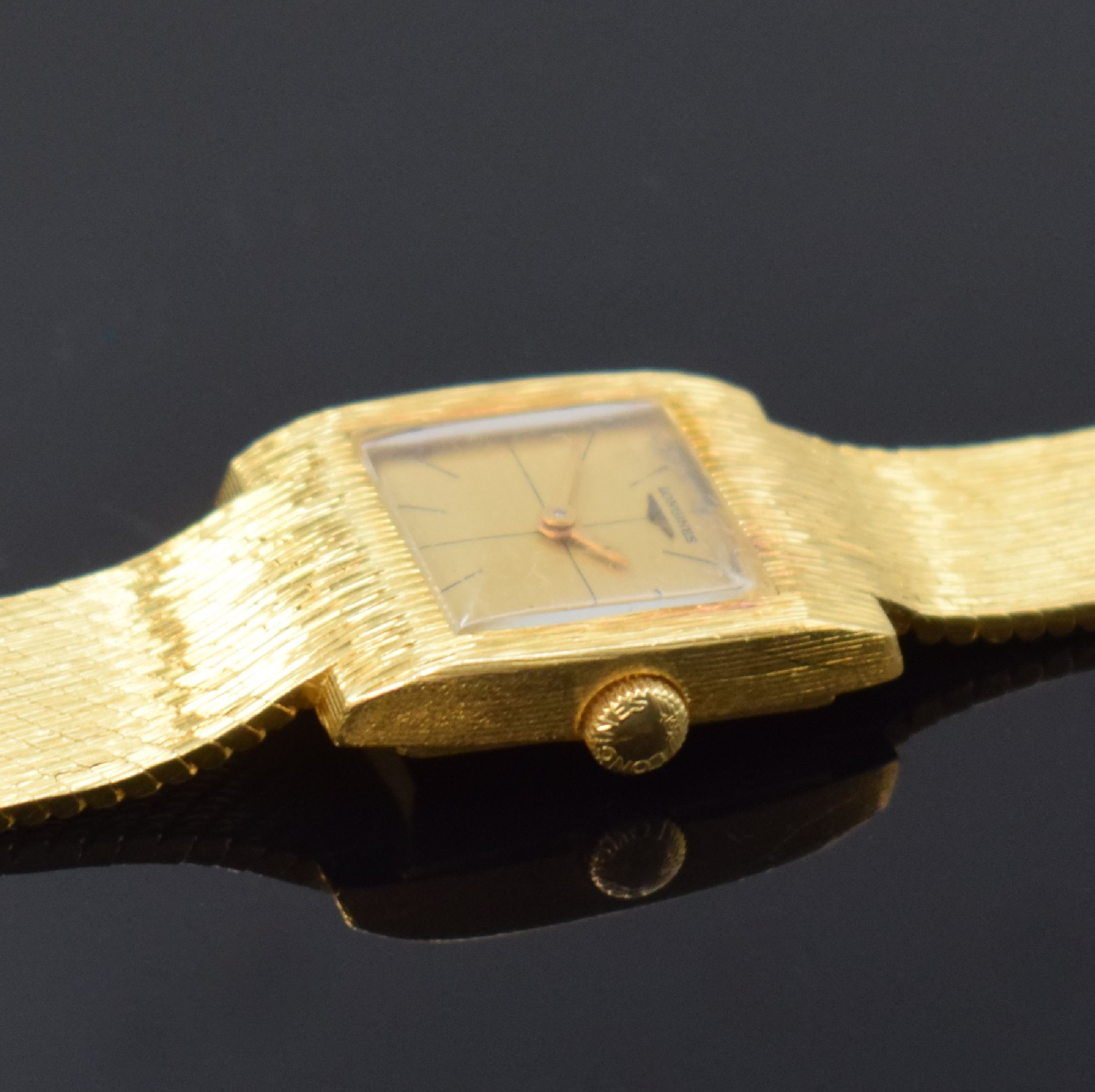 Detail d: LONGINES Damenarmbanduhr in GG 750/000, Schweiz um 1967, Handaufzug, 2-teil. Geh., Boden aufgedr., Milanaiseband, gold. Zifferbl. altersbed. fl., ...