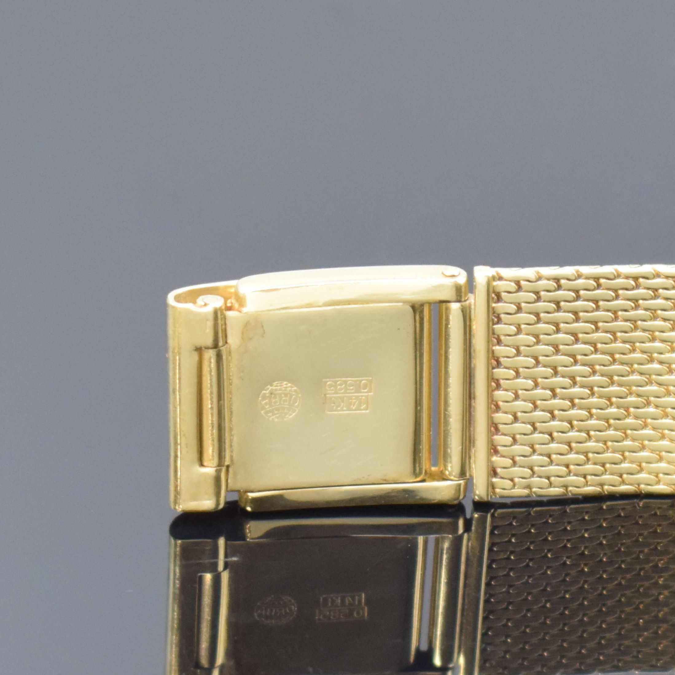 Detail c: PRIOSA Damenarmbanduhr in GG 585/000, Schweiz um 1960, Handaufzug, 2-teil. Gehäuse, Boden aufgedr., Milanaiseband m. Monogramm, gold. Zifferbl. ...