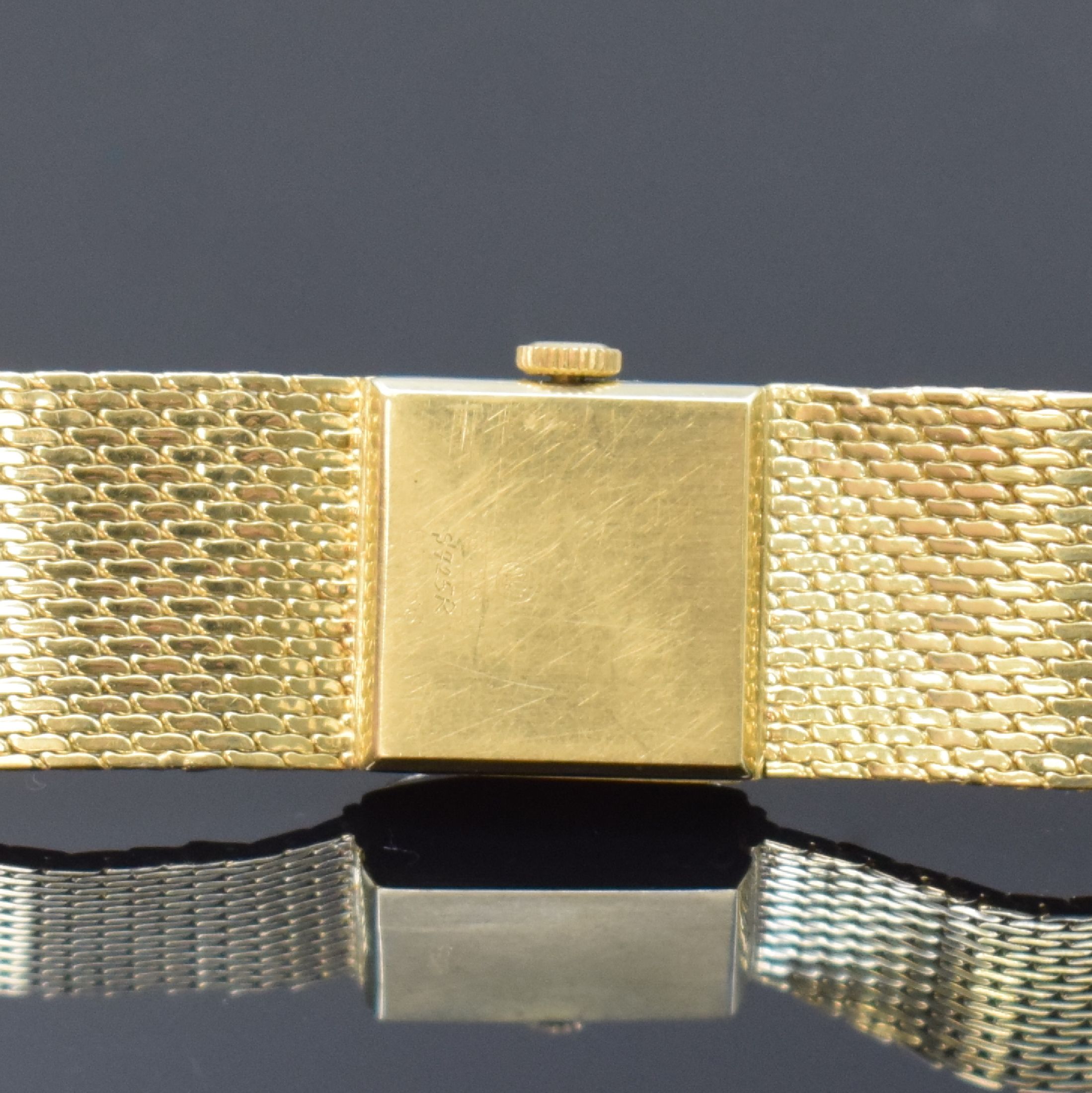 Detail d: PRIOSA Damenarmbanduhr in GG 585/000, Schweiz um 1960, Handaufzug, 2-teil. Gehäuse, Boden aufgedr., Milanaiseband m. Monogramm, gold. Zifferbl. ...