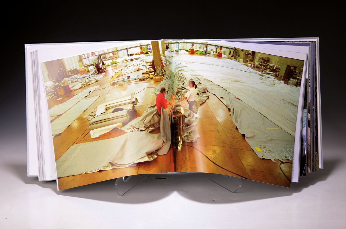 Christo und Jeanne-Claude: Verhüllter / Wrapped Reichstag, Berlin 1971-1995, Köln, Taschen 1996, mit über 1000 meist farbigen Fotografien ...