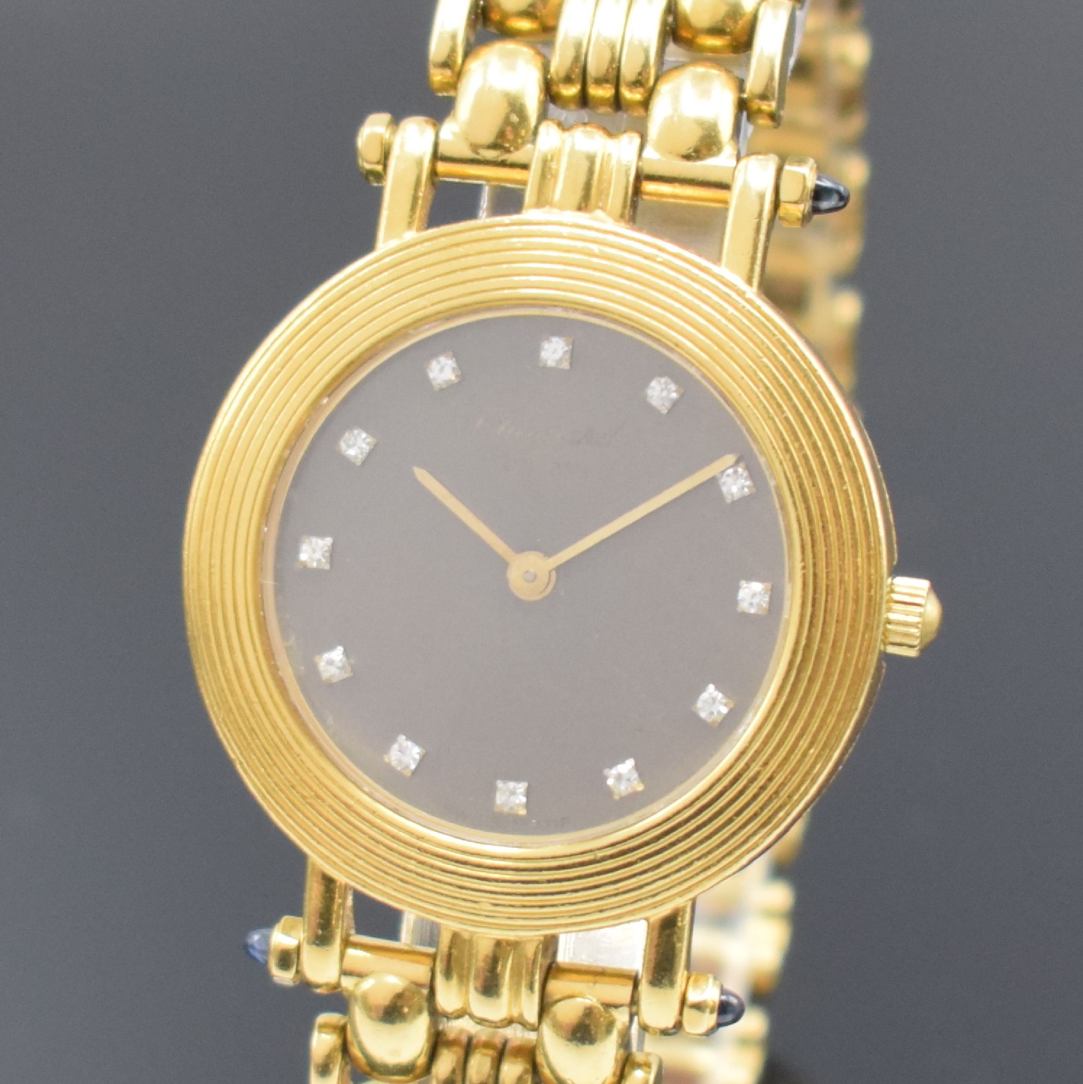 Detail a: CHOPARD Damenarmbanduhr in GG 750/000, Schweiz um 1975, quarz, Stülpgeh., Chopard Goldband in GG 750/000, Schmuck-Cabochons (1x fehl.), graues ...