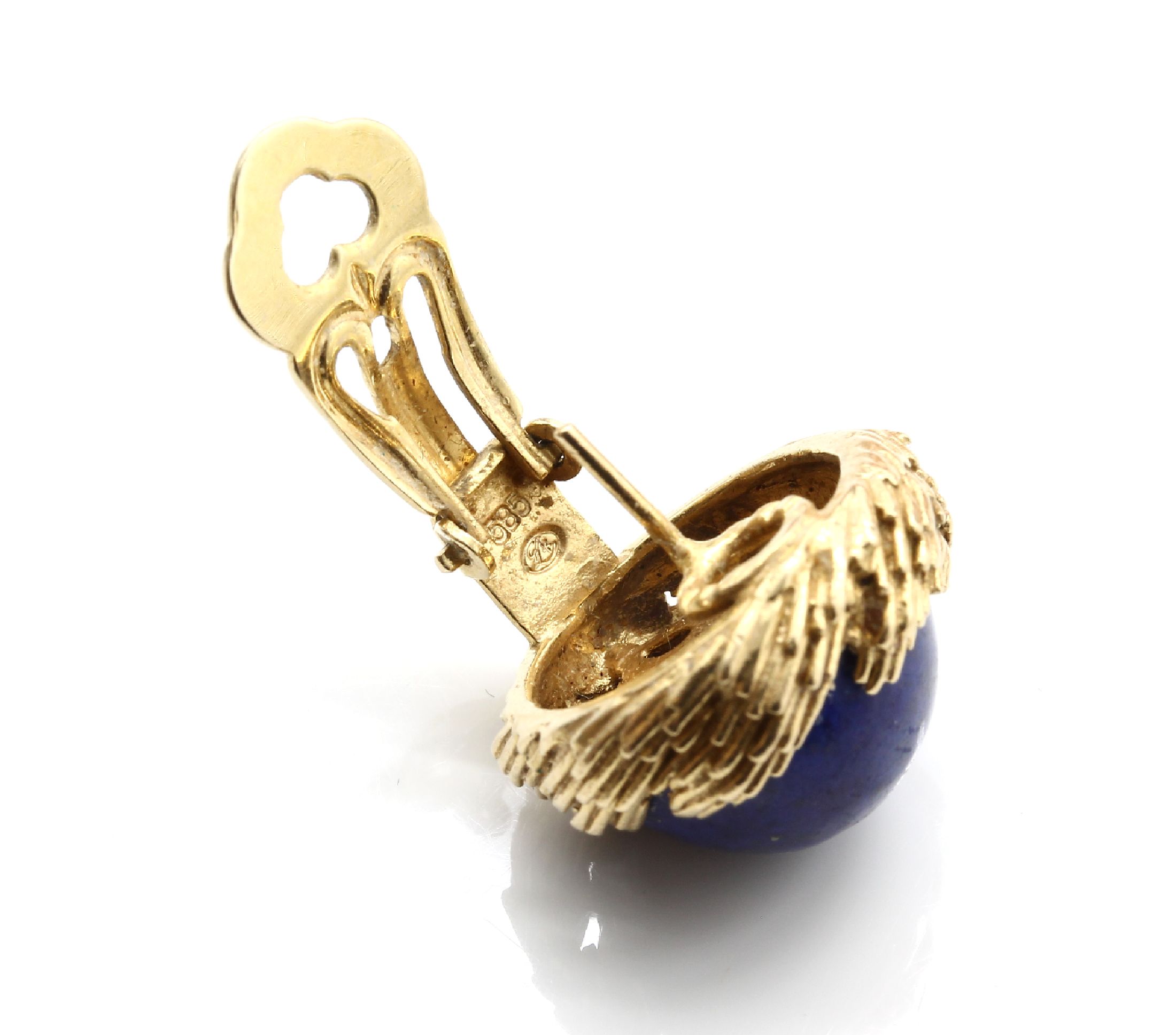 Detail b: Paar 14 kt Gold Lapislazuli-Ohrstecker, GG 585/000, Meistermarke GEORG LAUER, 2 Lapislazulicabochons, ca. 18.5 g, D. ca. 1.8cm