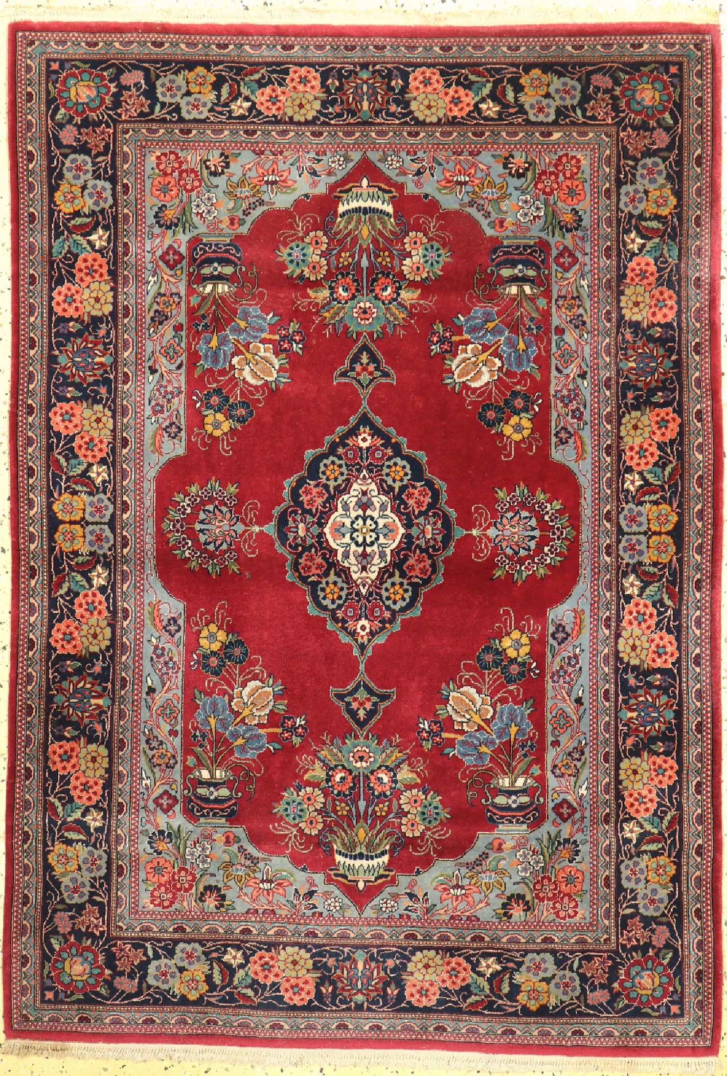 Keschan Kork fein, China, ca. 50 Jahre, Korkwolle mit und auf Seide, ca. 157 x 110 cm,Mottenfraß am Rand, EHZ: 1-2
