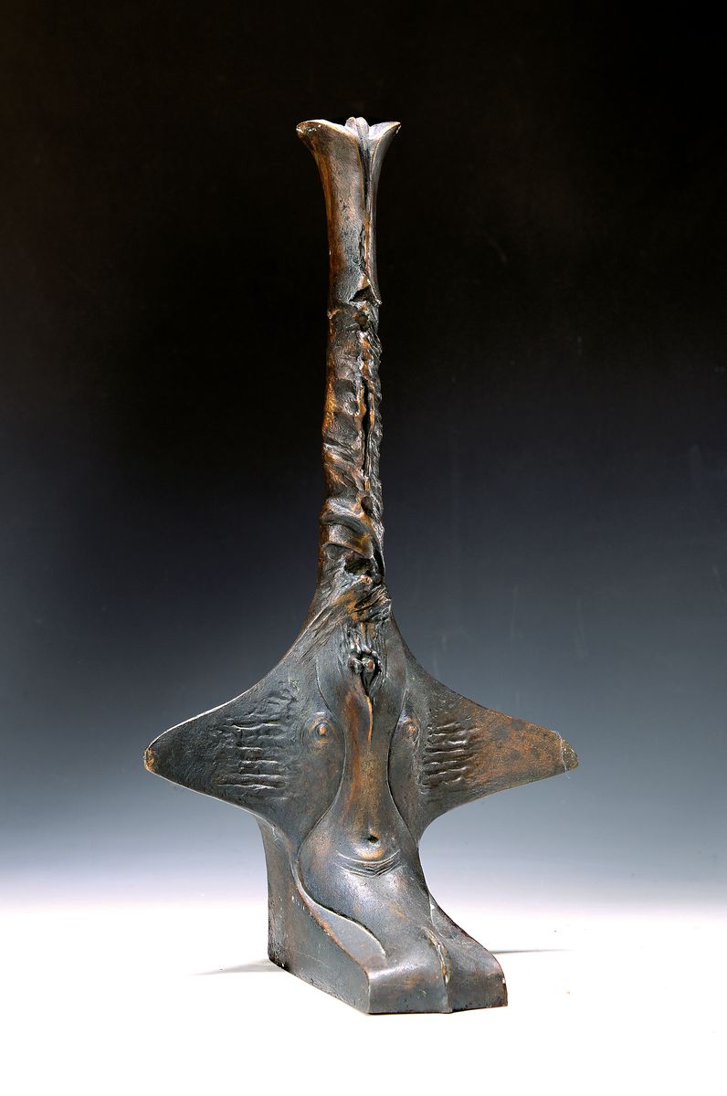 Prof. Karl-Heinz Deutsch, geb. 1940 Karlsruhe , Bronzeskulptur, Stele in organischer Form,Merkmale des weiblichen Körpers, signiert und datiert ...