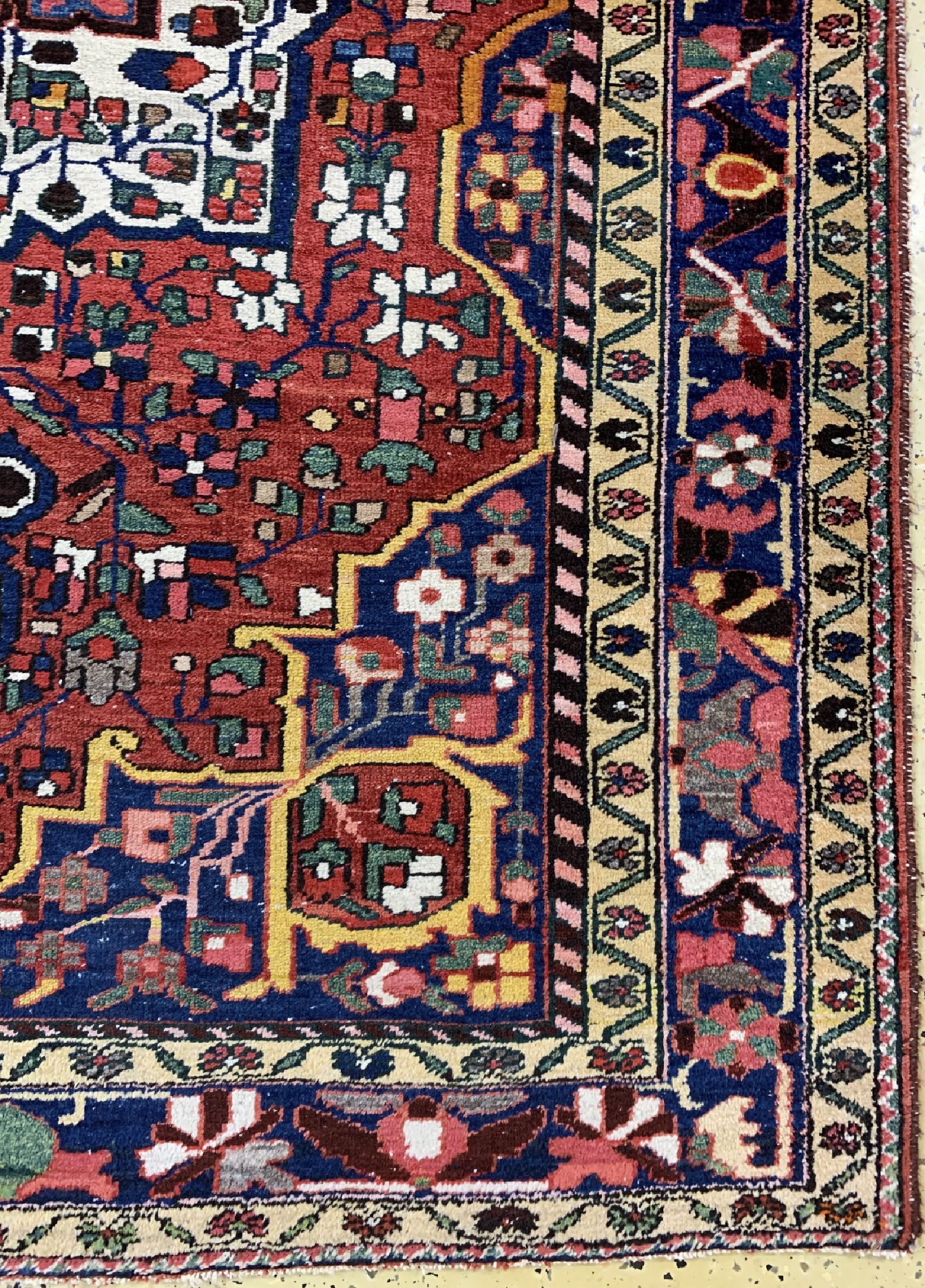 Detail a: Bachtiar alt, Persien, um 1950, Wolle auf Baumwolle, ca. 196 x 136 cm, EHZ: 3