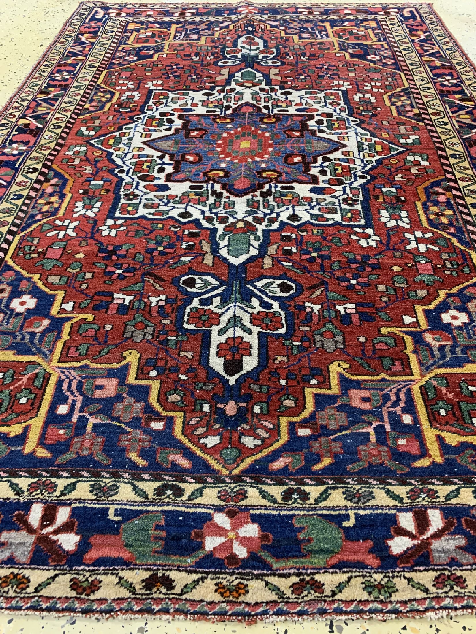 Detail d: Bachtiar alt, Persien, um 1950, Wolle auf Baumwolle, ca. 196 x 136 cm, EHZ: 3