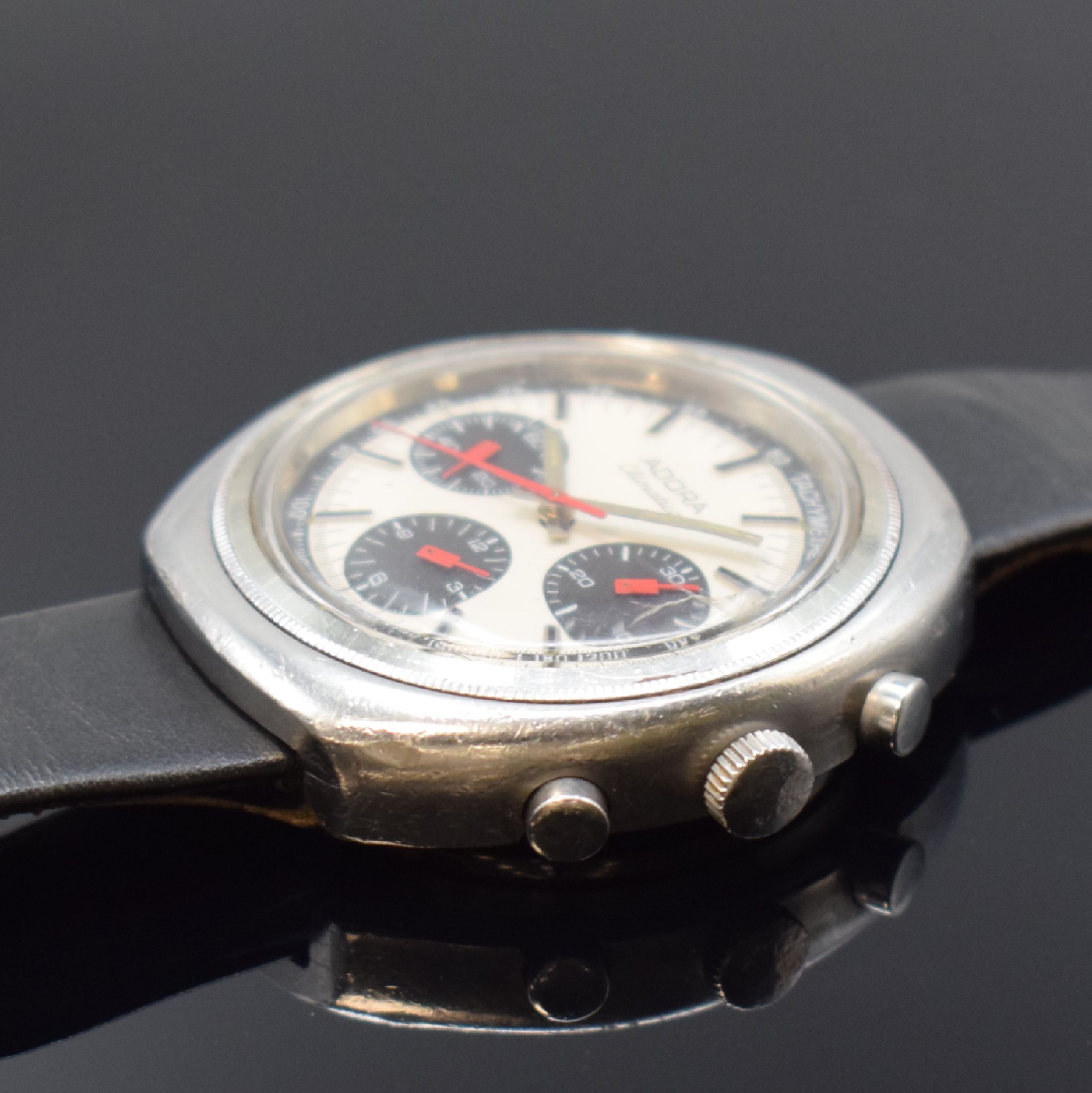 Detail b: ADORA Climatica Herrenchronograph in Stahl, Schweiz um 1968, Handaufzug, 2-teil. Geh., Boden geschr., silb. Zifferbl. m. aufges. Std.-Ind., schwarze ...