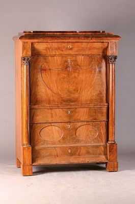 26623682a - Column secretary / standing secretary, North German, around 1820/25, mahogany veneer, body with four drawers, behind a vertical writing surface, elaborate interior with door and eight drawers, curved, one continuous drawer with a gable in front and two small columns, body with 2 strong full columns and Corinthiancapitals, upper end stepped several times, in a beautiful light patina, shellac hand- polished, orig. Locks, 3 orig. Keys, approx. 153 x 110 x 62 cm, condition 2