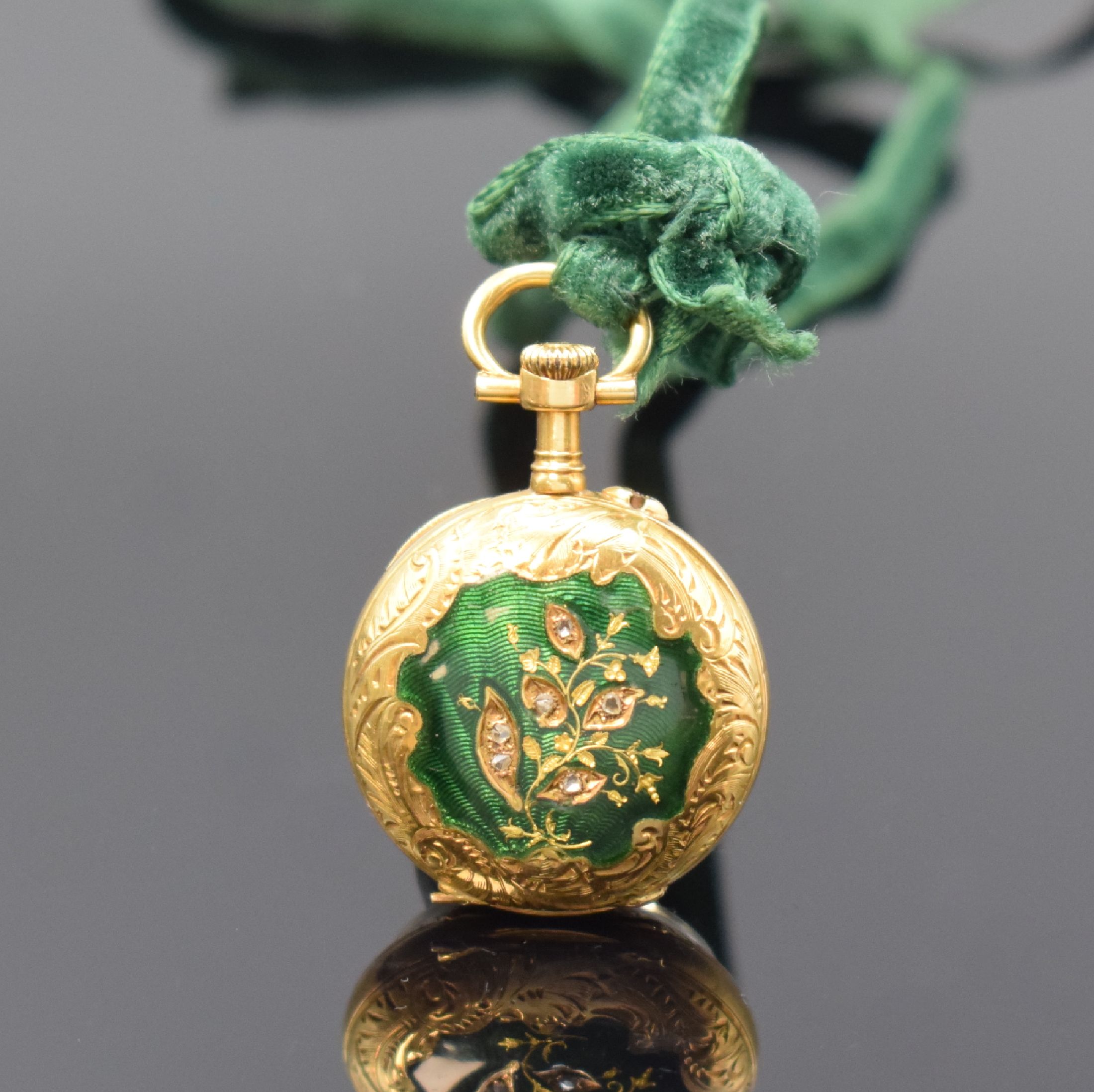 Detail a: LeCOULTRE / GOLAY Fils & Stahl offene Damentaschenuhr in RoseG 750/000, Schweiz um 1870/1880, floral grav. Geh. dell., rücks. transluzid grün ...