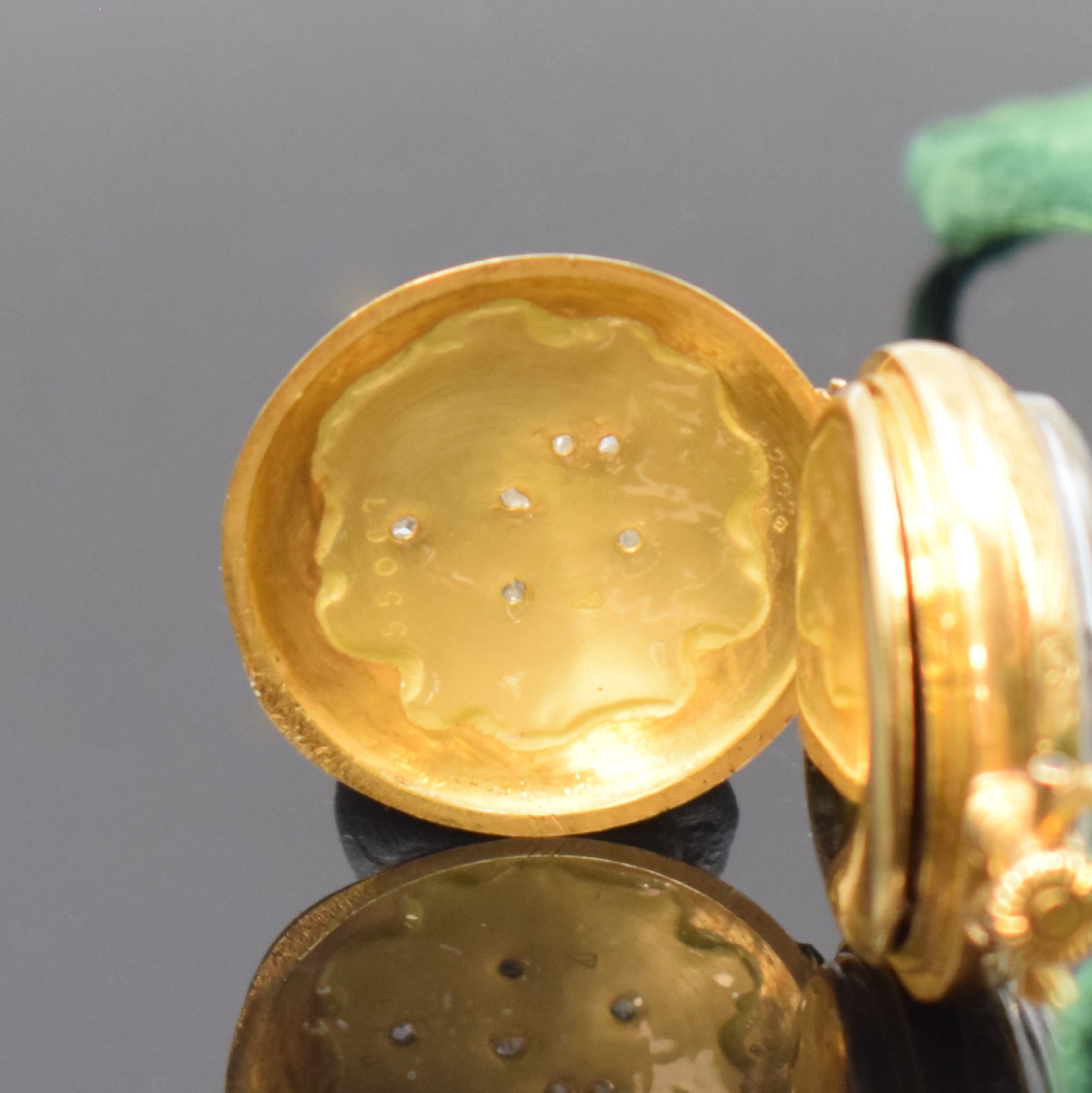 Detail c: LeCOULTRE / GOLAY Fils & Stahl offene Damentaschenuhr in RoseG 750/000, Schweiz um 1870/1880, floral grav. Geh. dell., rücks. transluzid grün ...