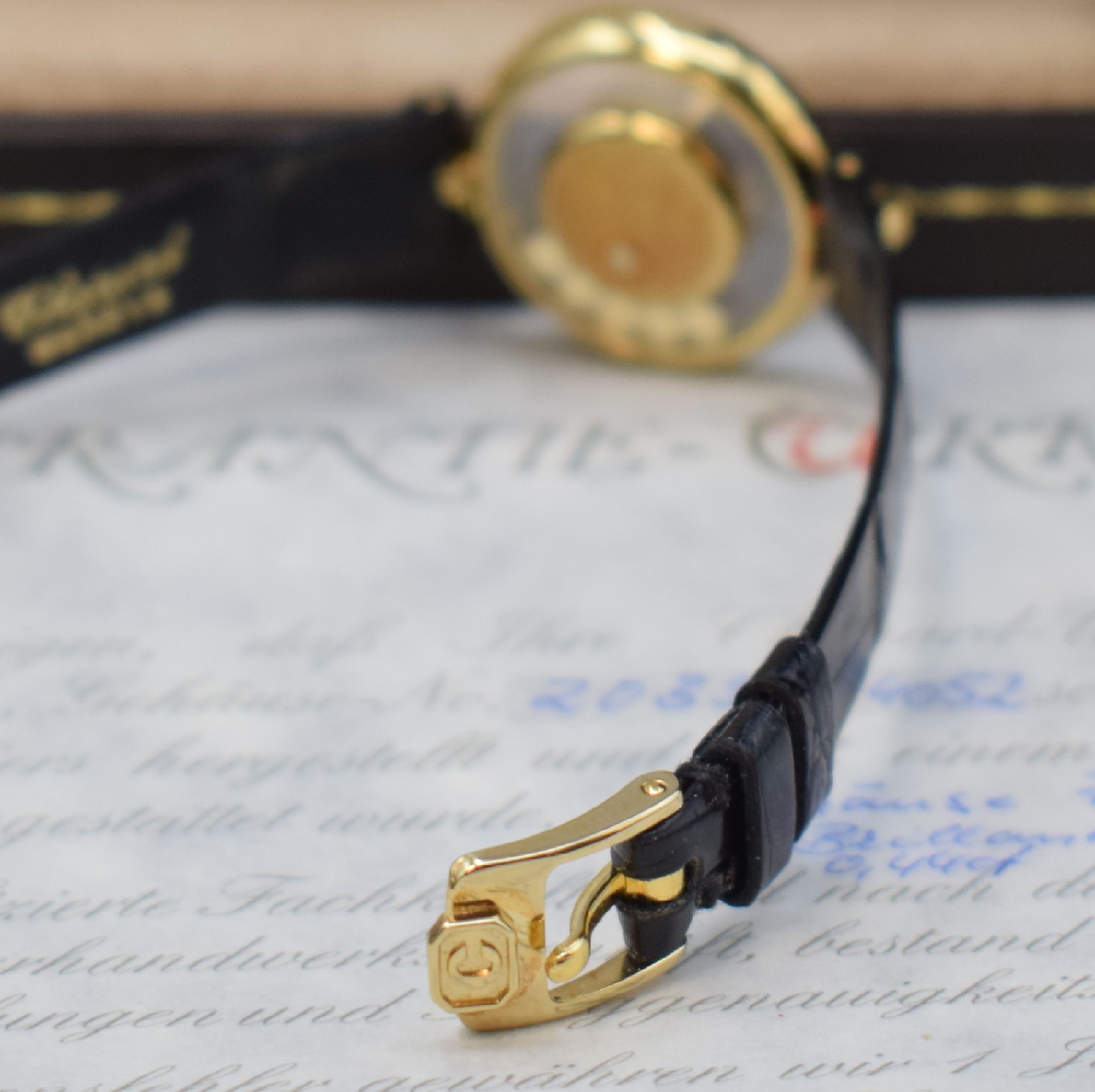 Detail b: CHOPARD Happy Diamonds Damenarmbanduhr in GG 750/000 mit Diamanten Referenz 4052, quarz, beids. vergl. Geh., Lünette und Bandanstöße m. Diamanten, ...