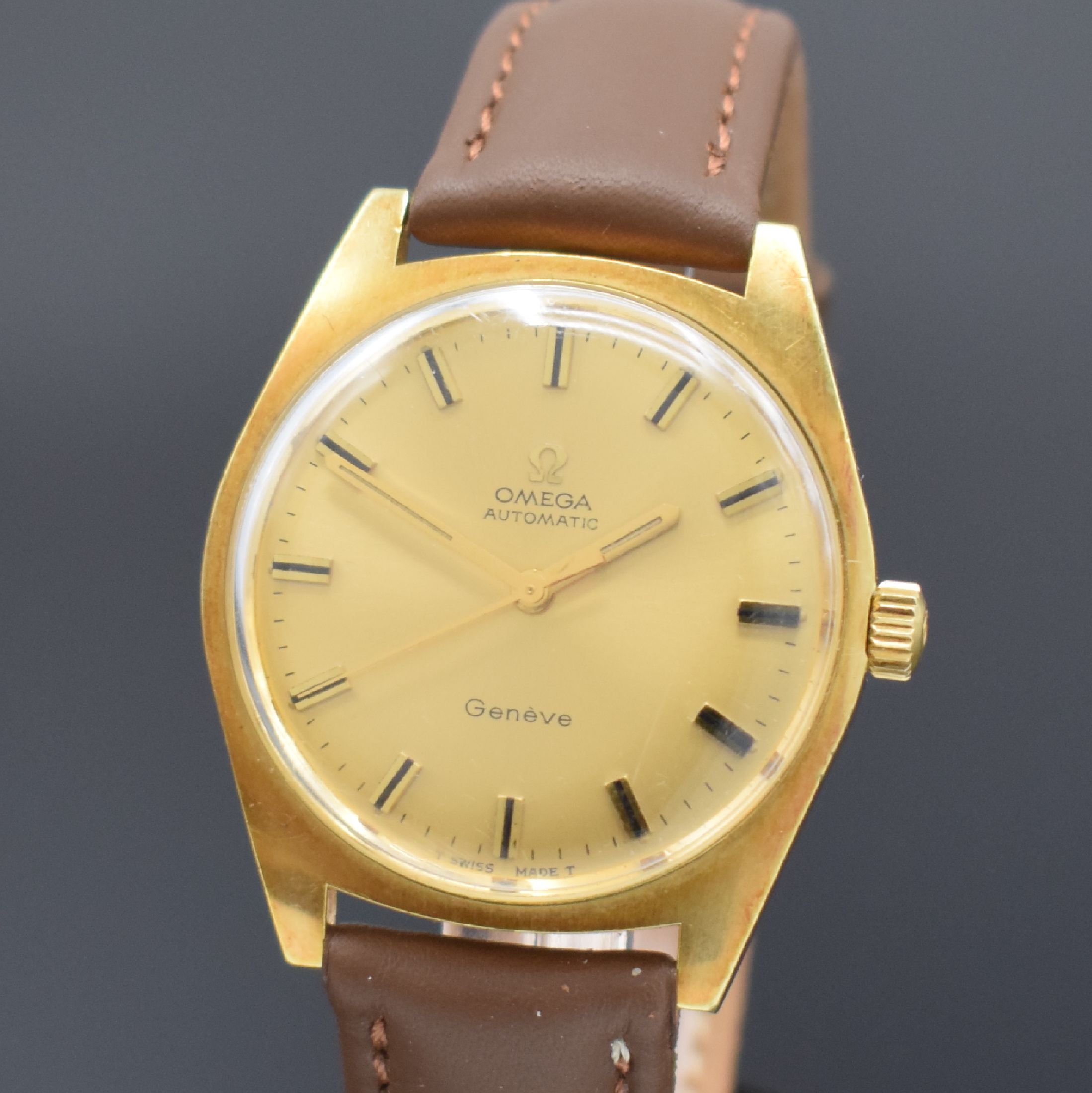 Detail a: OMEGA Geneve Herrenarmbanduhr Referenz 165.041, Schweiz um 1968, Automatik, verg. Gehäuse, geschr. Stahlboden, verg. Zifferbl. m. aufges. Std.-Ind., ...