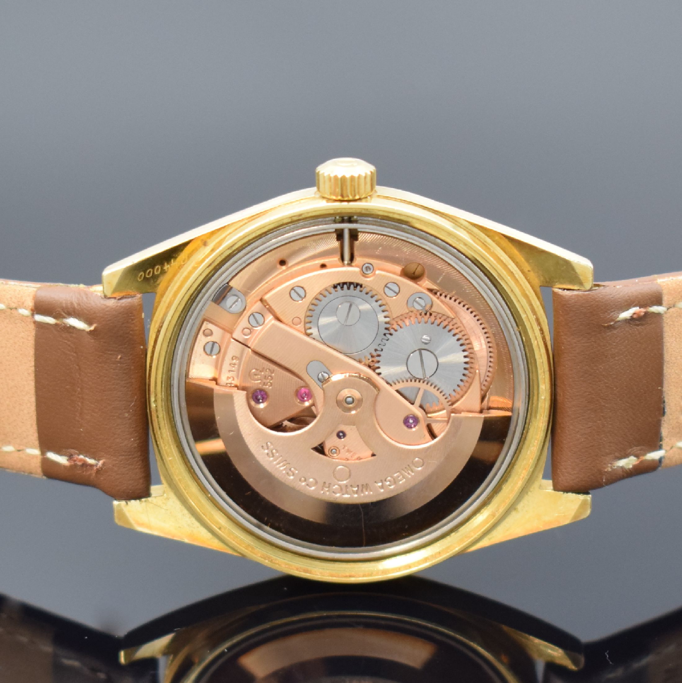 Detail d: OMEGA Geneve Herrenarmbanduhr Referenz 165.041, Schweiz um 1968, Automatik, verg. Gehäuse, geschr. Stahlboden, verg. Zifferbl. m. aufges. Std.-Ind., ...