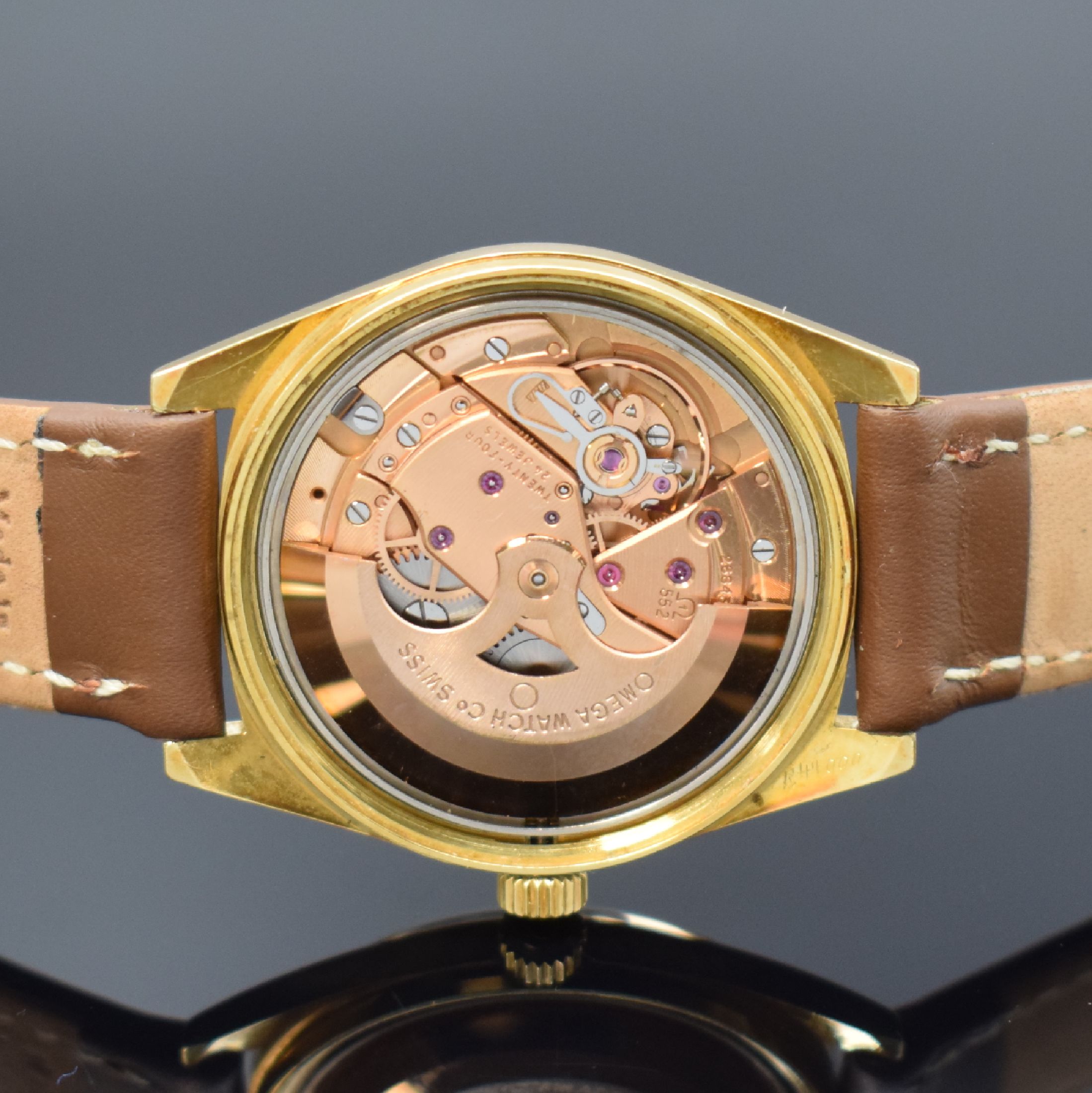 Detail e: OMEGA Geneve Herrenarmbanduhr Referenz 165.041, Schweiz um 1968, Automatik, verg. Gehäuse, geschr. Stahlboden, verg. Zifferbl. m. aufges. Std.-Ind., ...