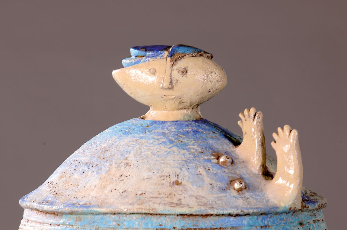 Detail a: Eva Fritz-Lindner, 1933 Düsseldorf - 2017 Karlsruhe, monumentale Großfigur "Niddy", Keramik, Unikat, in Blau, Braun und Cremetönen ...