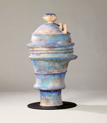 Image 26627484 - Eva Fritz-Lindner, 1933 Düsseldorf - 2017 Karlsruhe, monumental large figure #"Niddy#", ceramic, unique, glazed in blue, brown and cream tones, monogrammed, H. approx. 93 cm, W.approx. 54 cm, approx. 2012 emerged, the last large figure of the well-known Karlsruhe sculptor, she designed several hundred works, animal sculptures, vessels and garden art, on a black metal plate with a thorn safe, looselyset up, worth collecting