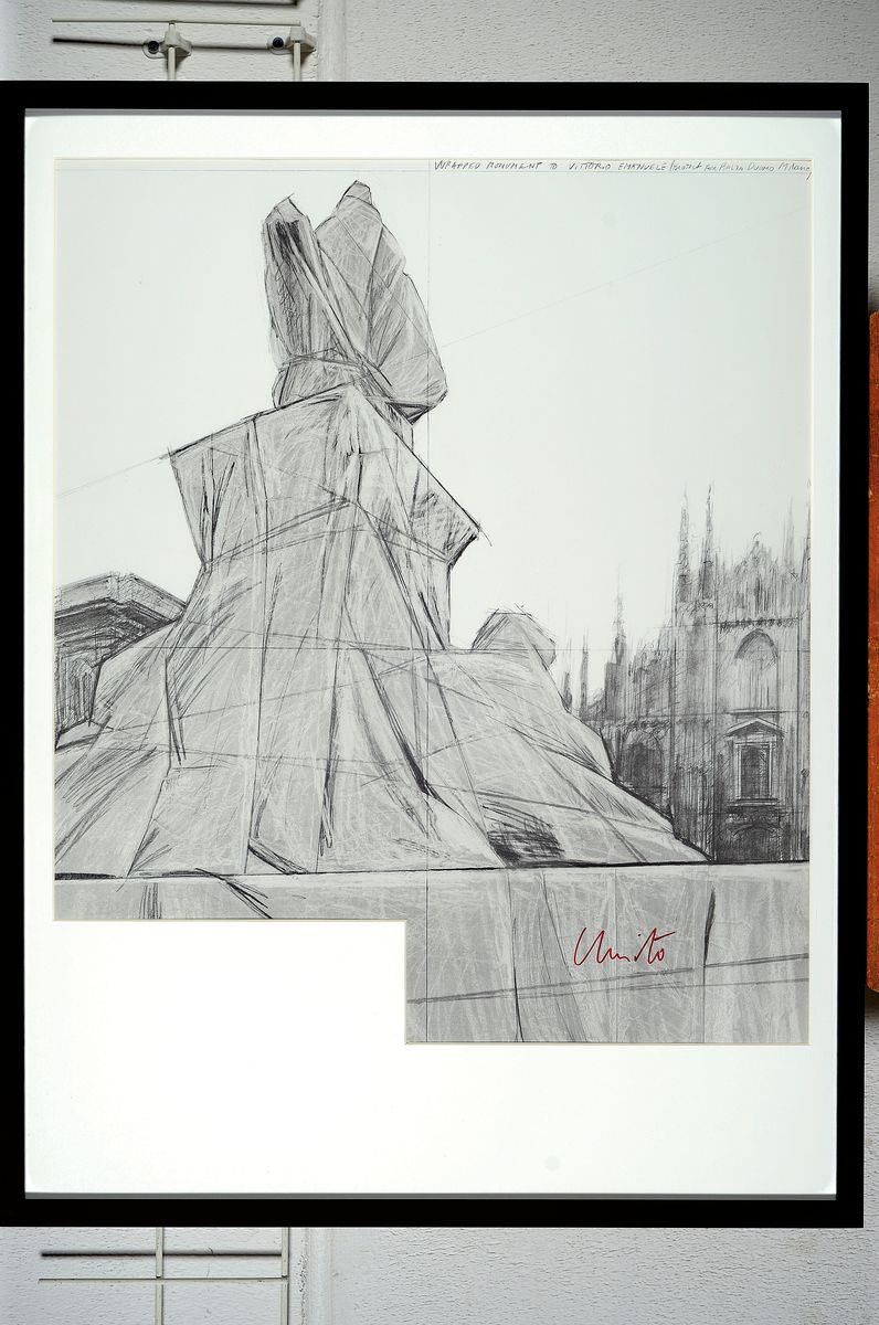 Detail k: Christo, 1935-2020, Offsetdruck auf dünnem Karton, "Wrapped Monument", 1975, handsigniert, Blatt 71x56 cm, unter Glas gerahmt 83x63 cm